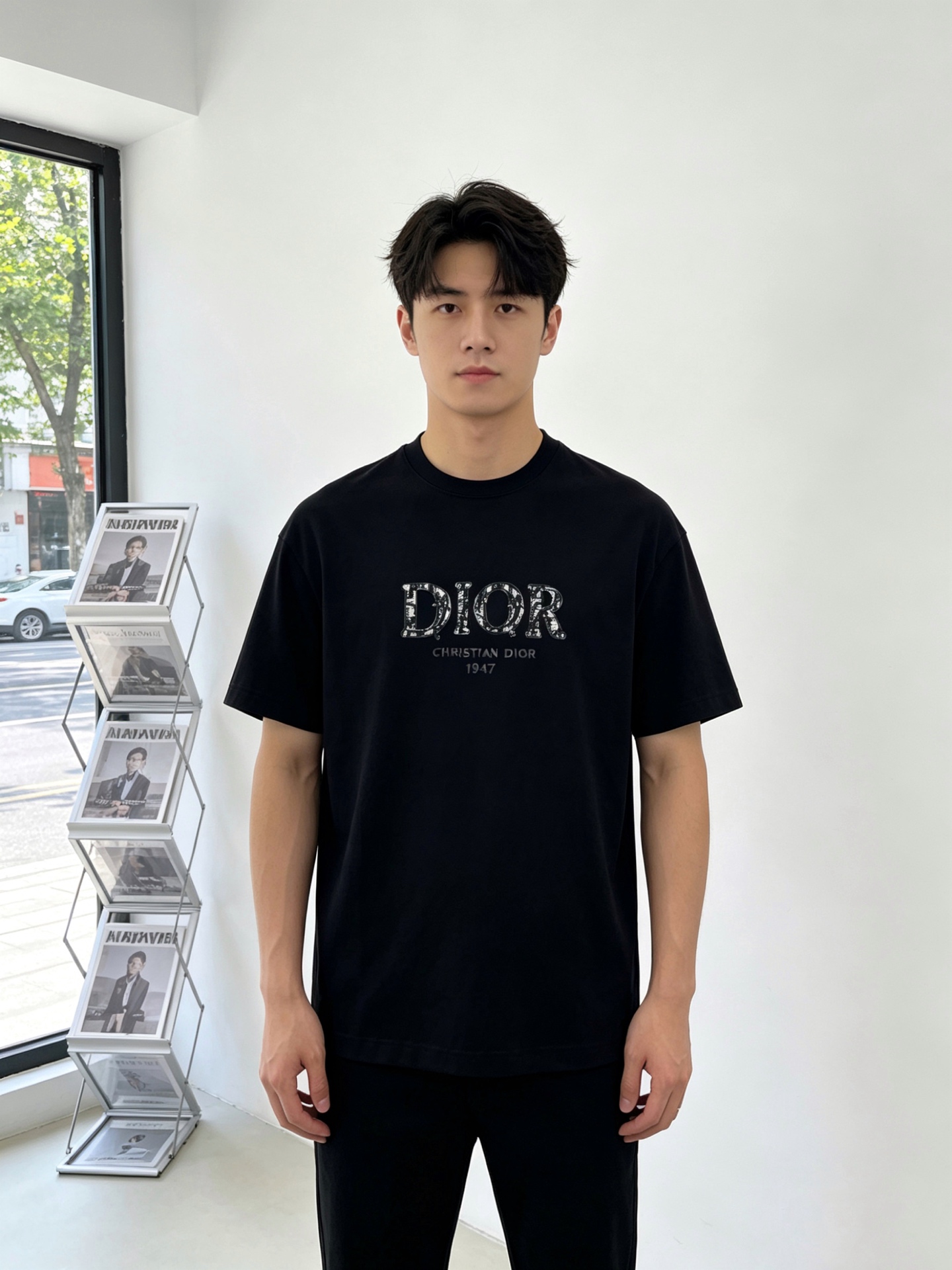 NO:836242,.Dior Dior's new and popular new original men's casual short-sleeved high-end customized high-end version fashionable and versatile imported fabrics feel super soft and delicate, skin-friendly and comfortable to wear, high-end boutique, the factory's exquisite upper body is very good, men's must-have items, complete three standards, size M-3XL, dior, dior, T-shirt,19860909.Dior迪奥砸锅卖铁都要上的新款新款原单男士休闲短袖 高端定制 高端版本 时尚百搭爆款进口面料 手感超柔软细腻 穿着亲肤舒适 高端精品 代工厂精细做上身非常赞 男士必备单品 三标齐全 码数M-3XL砸锅卖铁上新款,,dior,dior,T-shirt,,Men's clothing