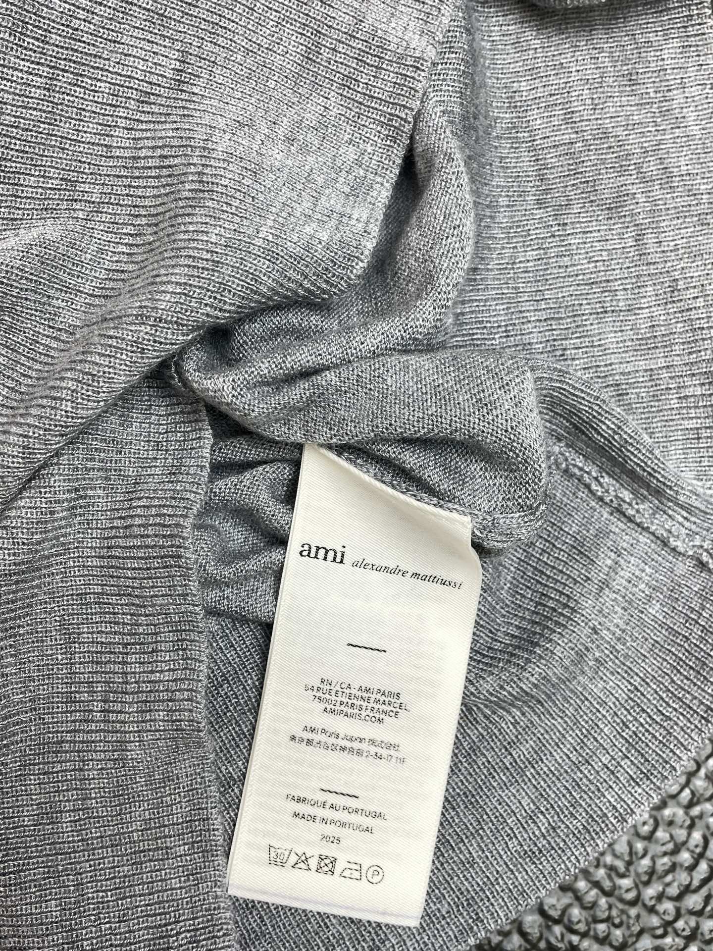 。AMI艾米👚砸锅卖铁都要上的新款👚新款女装休闲针织短袖👚高端版本！独特设计 专柜定制面料 透气舒适度高