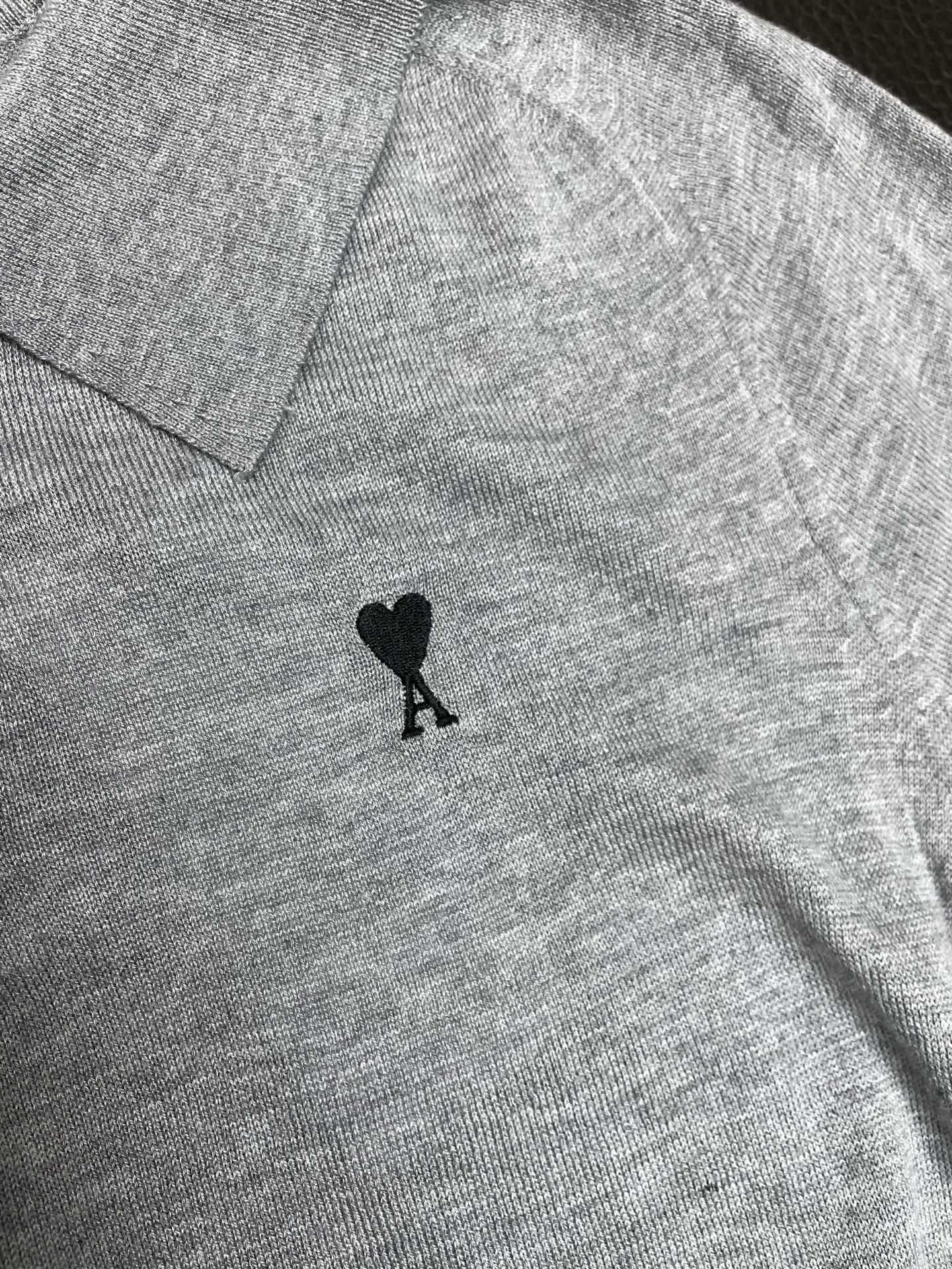 。AMI艾米👚砸锅卖铁都要上的新款👚新款女装休闲针织短袖👚高端版本！独特设计 专柜定制面料 透气舒适度高