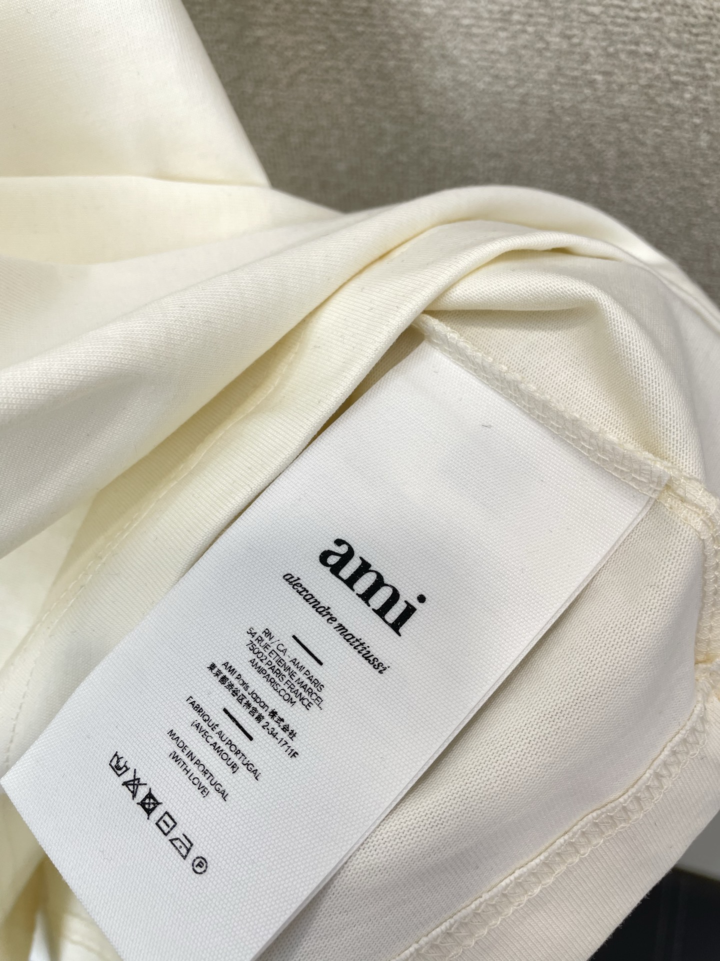 。AMI艾米👚砸锅卖铁都要上的新款👚新款女装休闲短袖👚高端版本！独特设计 专柜定制面料 透气舒适度高，细