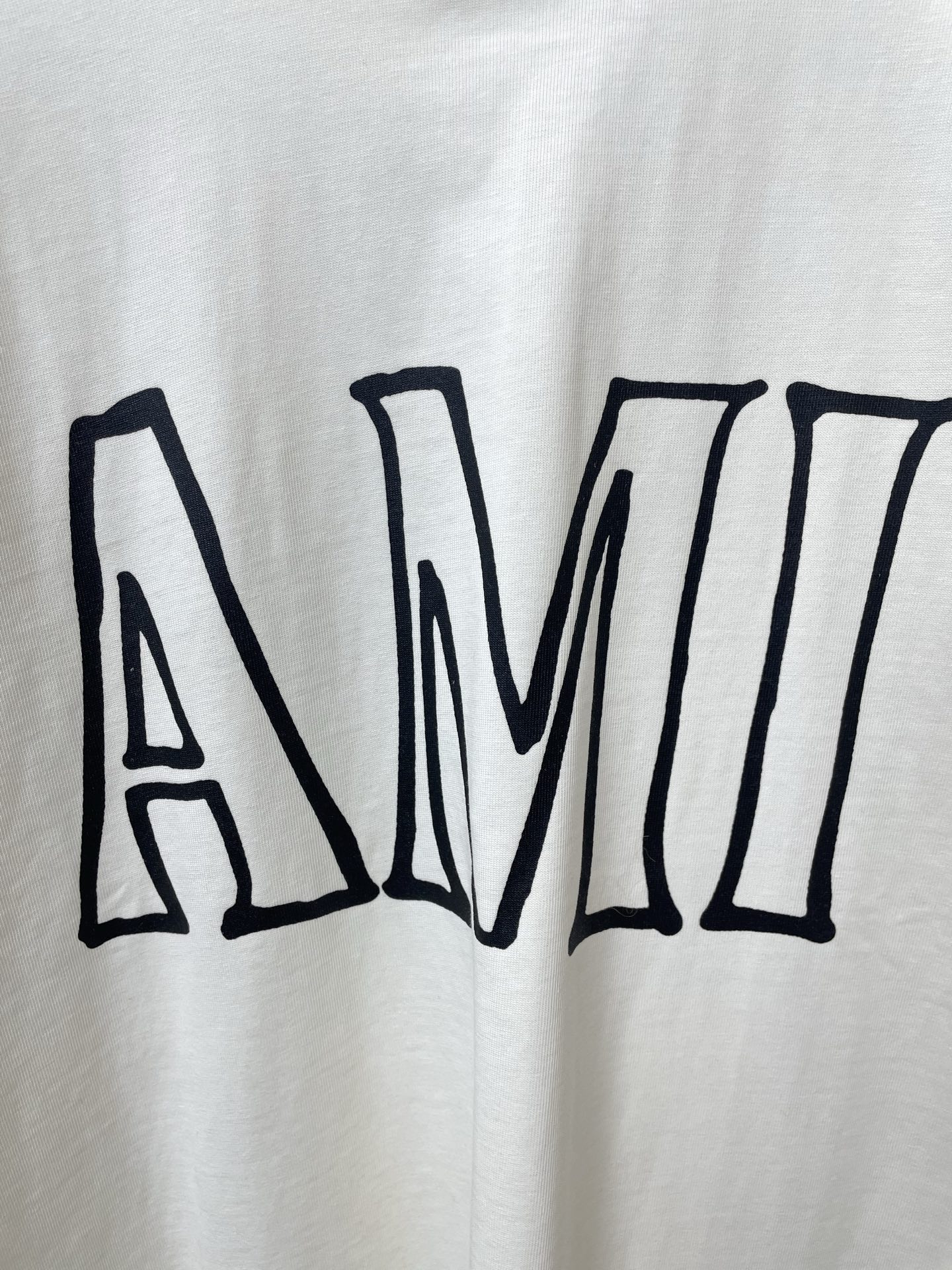 。AMI艾米👚砸锅卖铁都要上的新款👚新款女装休闲短袖👚高端版本！独特设计 专柜定制面料 透气舒适度高，细