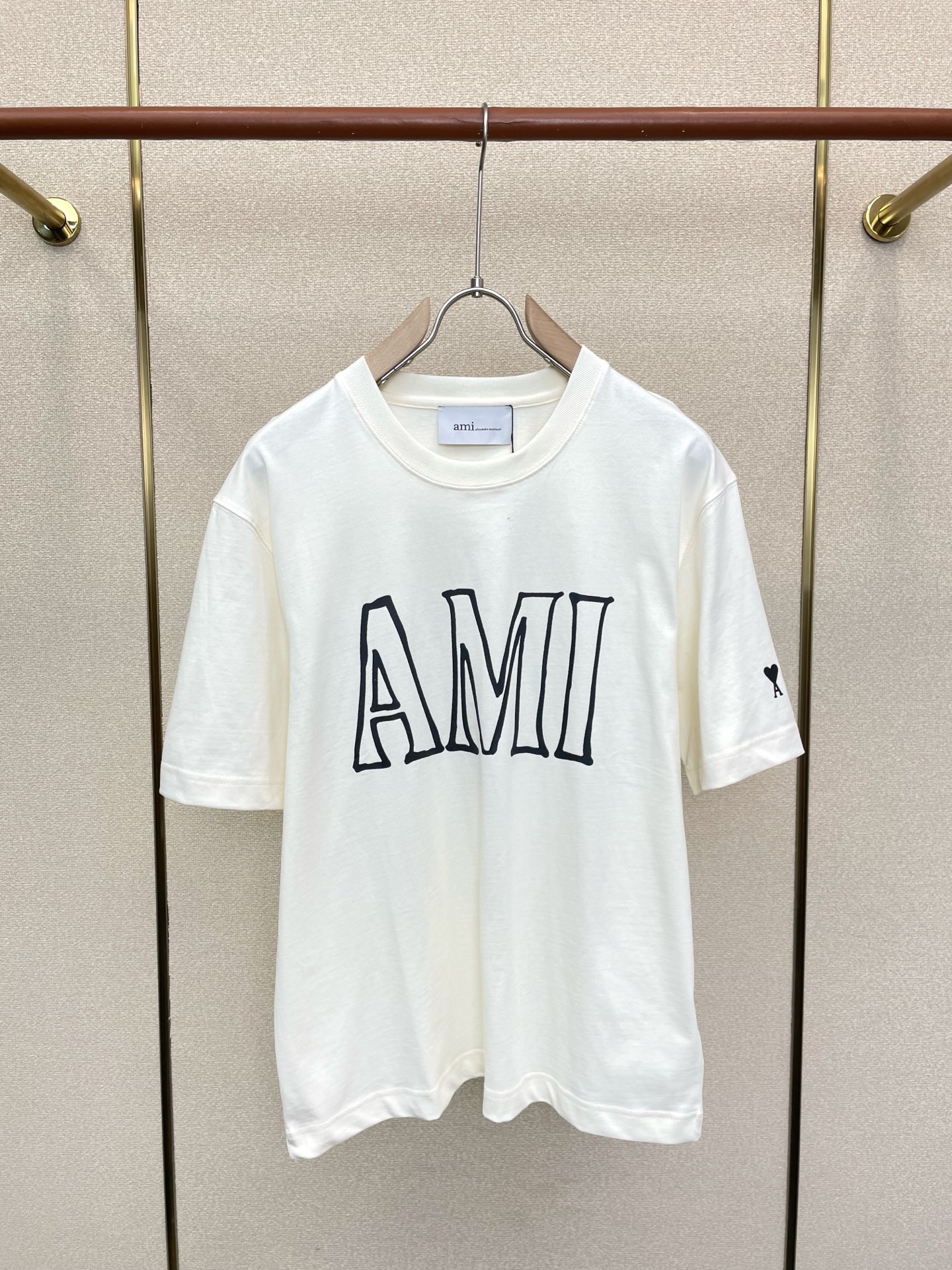 。AMI艾米👚砸锅卖铁都要上的新款👚新款女装休闲短袖👚高端版本！独特设计 专柜定制面料 透气舒适度高，细