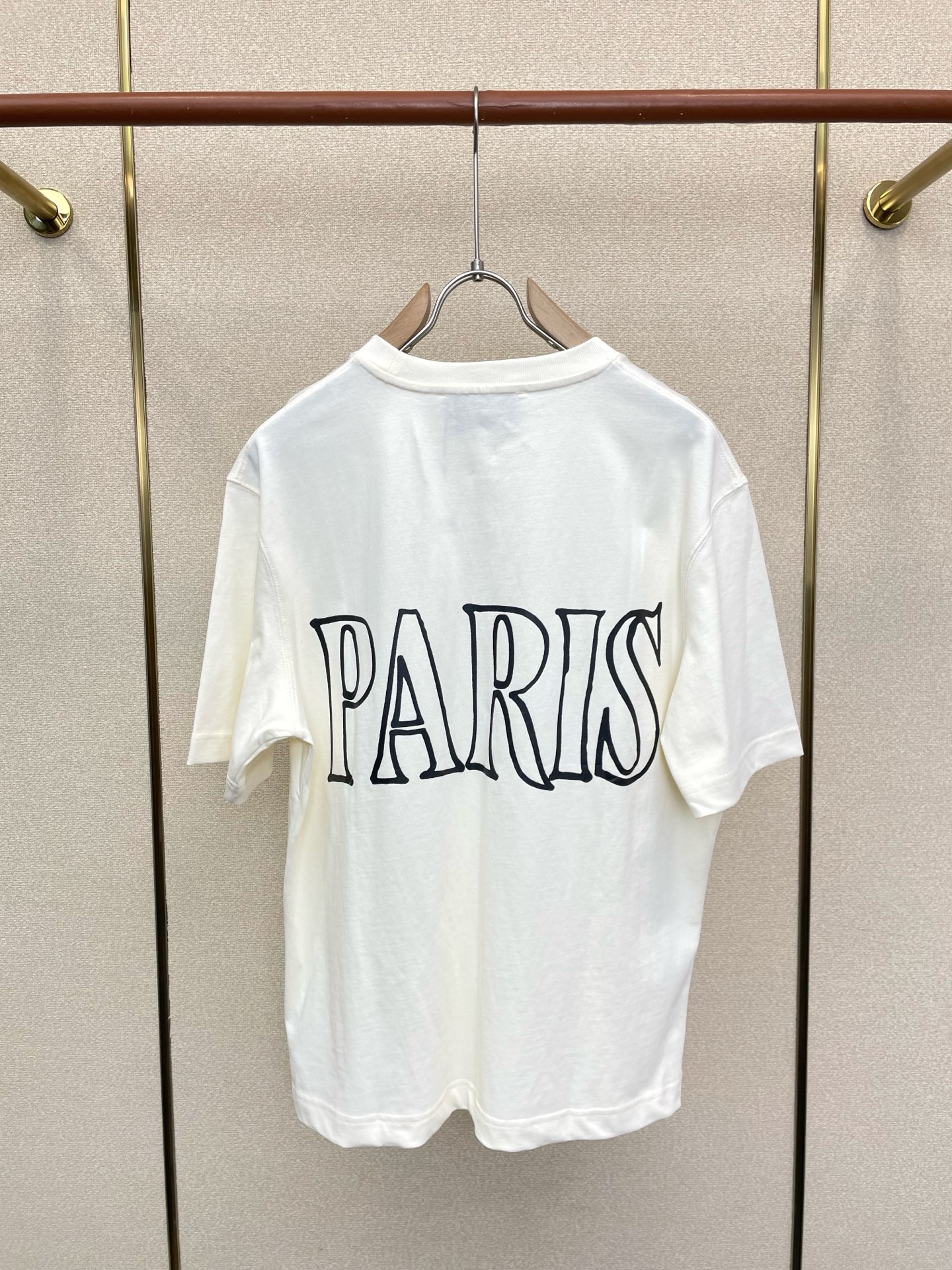 。AMI艾米👚砸锅卖铁都要上的新款👚新款女装休闲短袖👚高端版本！独特设计 专柜定制面料 透气舒适度高，细