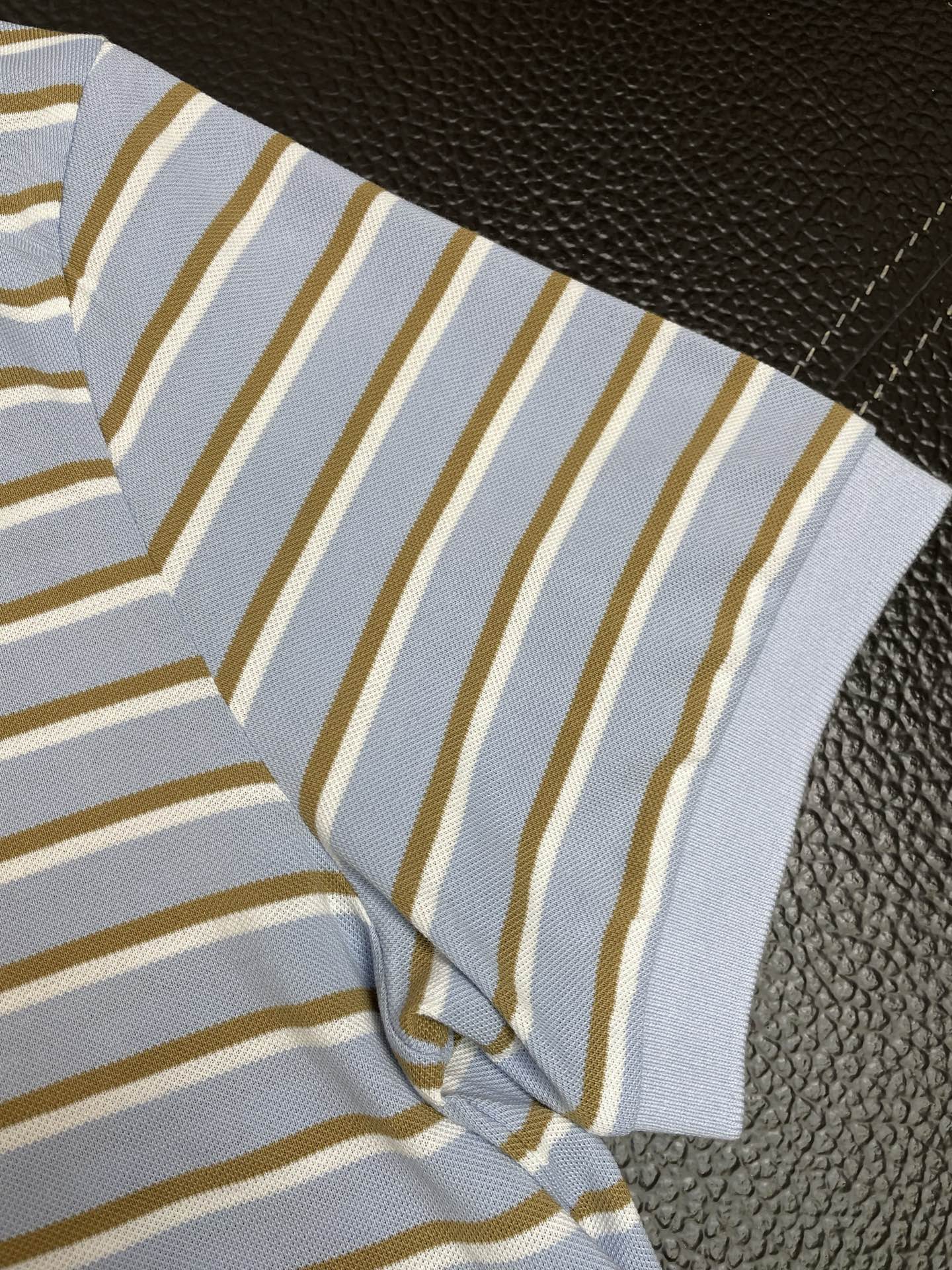 。Prada普拉达👚砸锅卖铁都要上的新款👚新款女装休闲短袖 高端版本！独特设计 专柜定制面料 透气舒适度