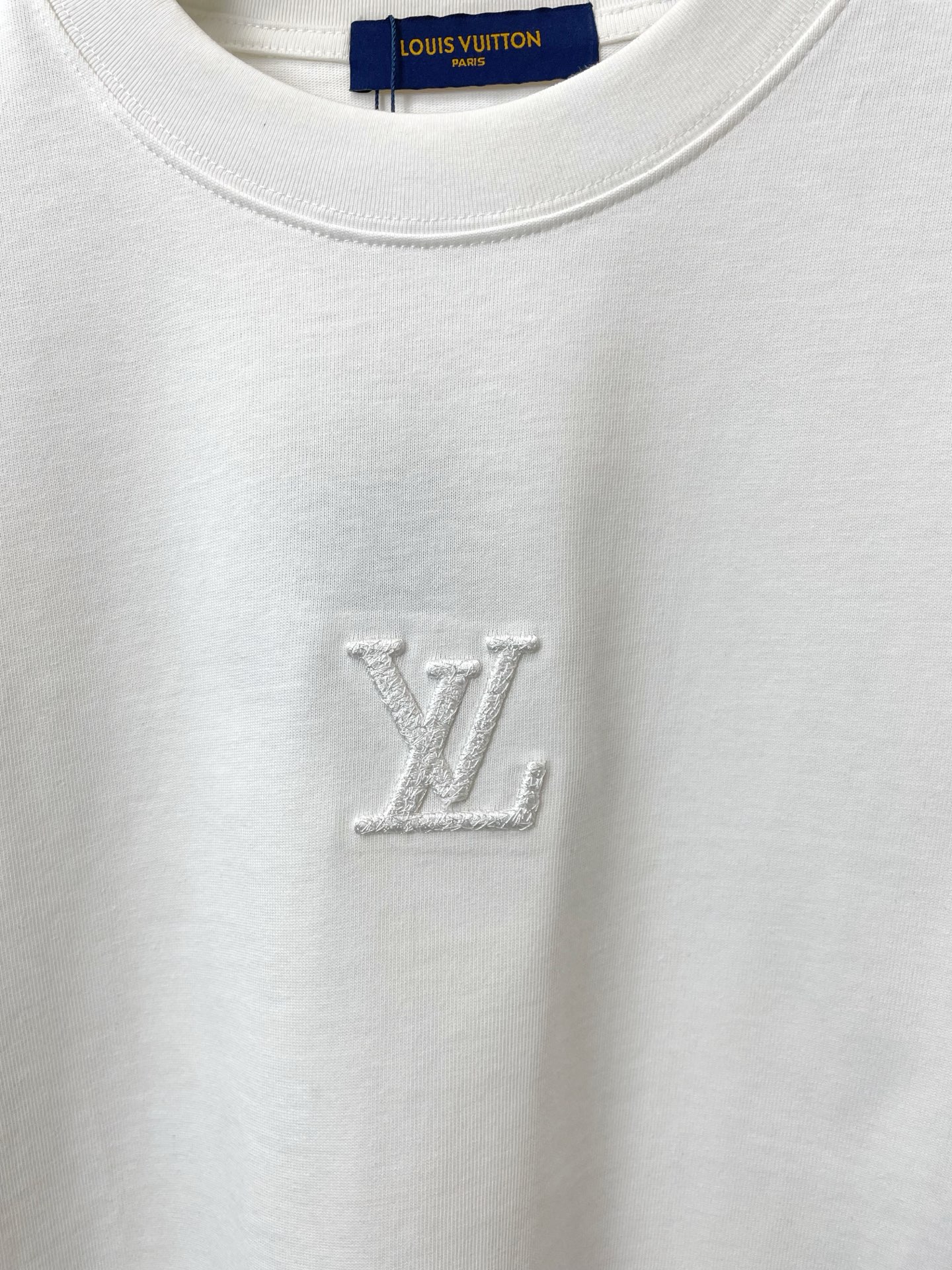 。Louis Vuitton路易威登💥砸锅卖铁都要上的新款新款原单男士休闲短袖 高端定制 高端版本 时尚