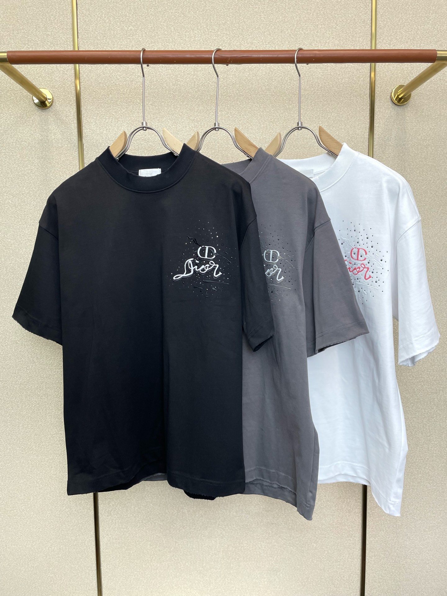 。Dior迪奥💥砸锅卖铁都要上的新款新款原单男士休闲短袖 高端定制 高端版本 时尚百搭爆款⚠️⚠️✨✨进