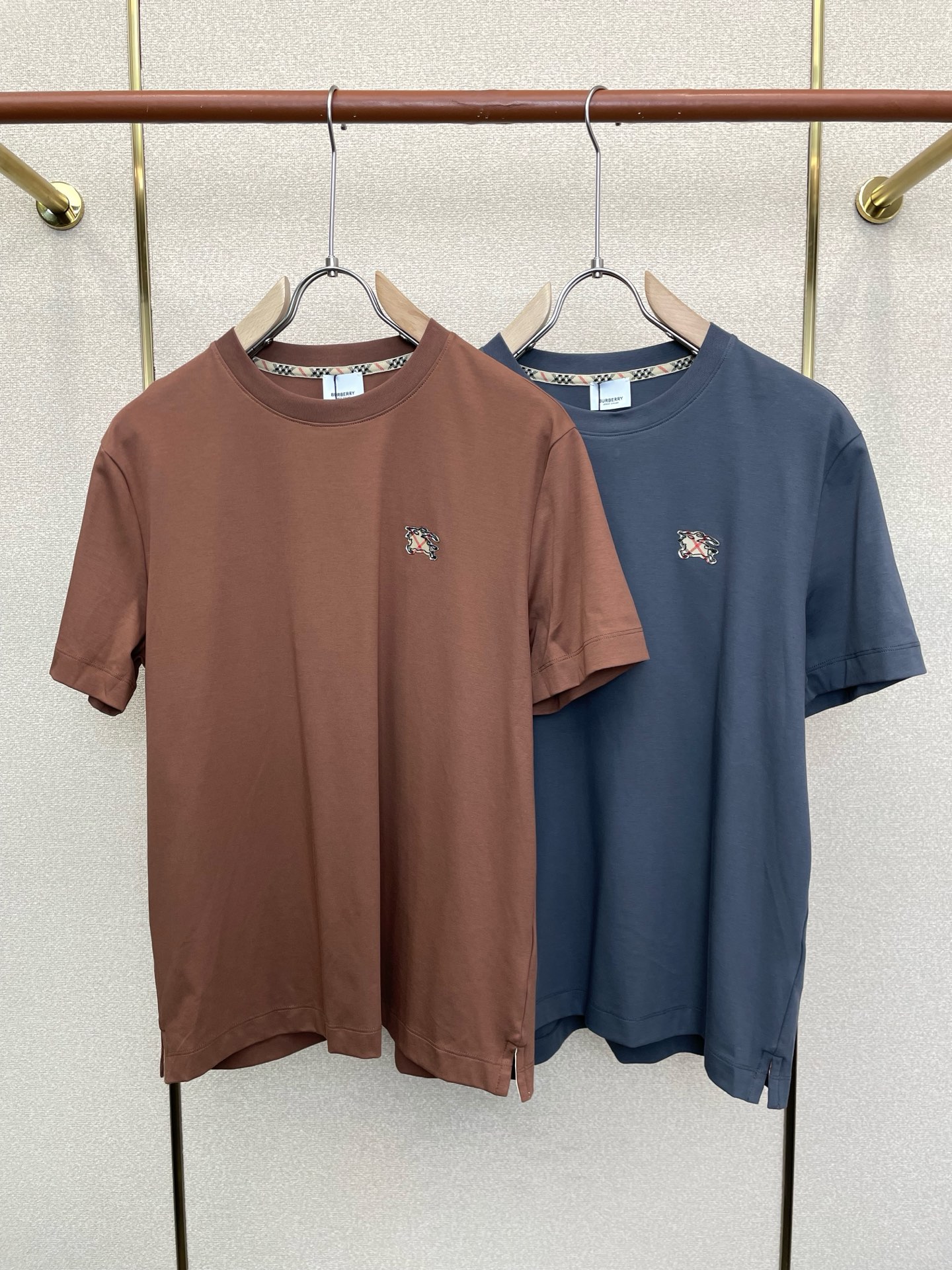 。Burberry巴宝莉💥砸锅卖铁都要上的新款新款原单男士休闲短袖 高端定制 高端版本 时尚百搭爆款⚠️