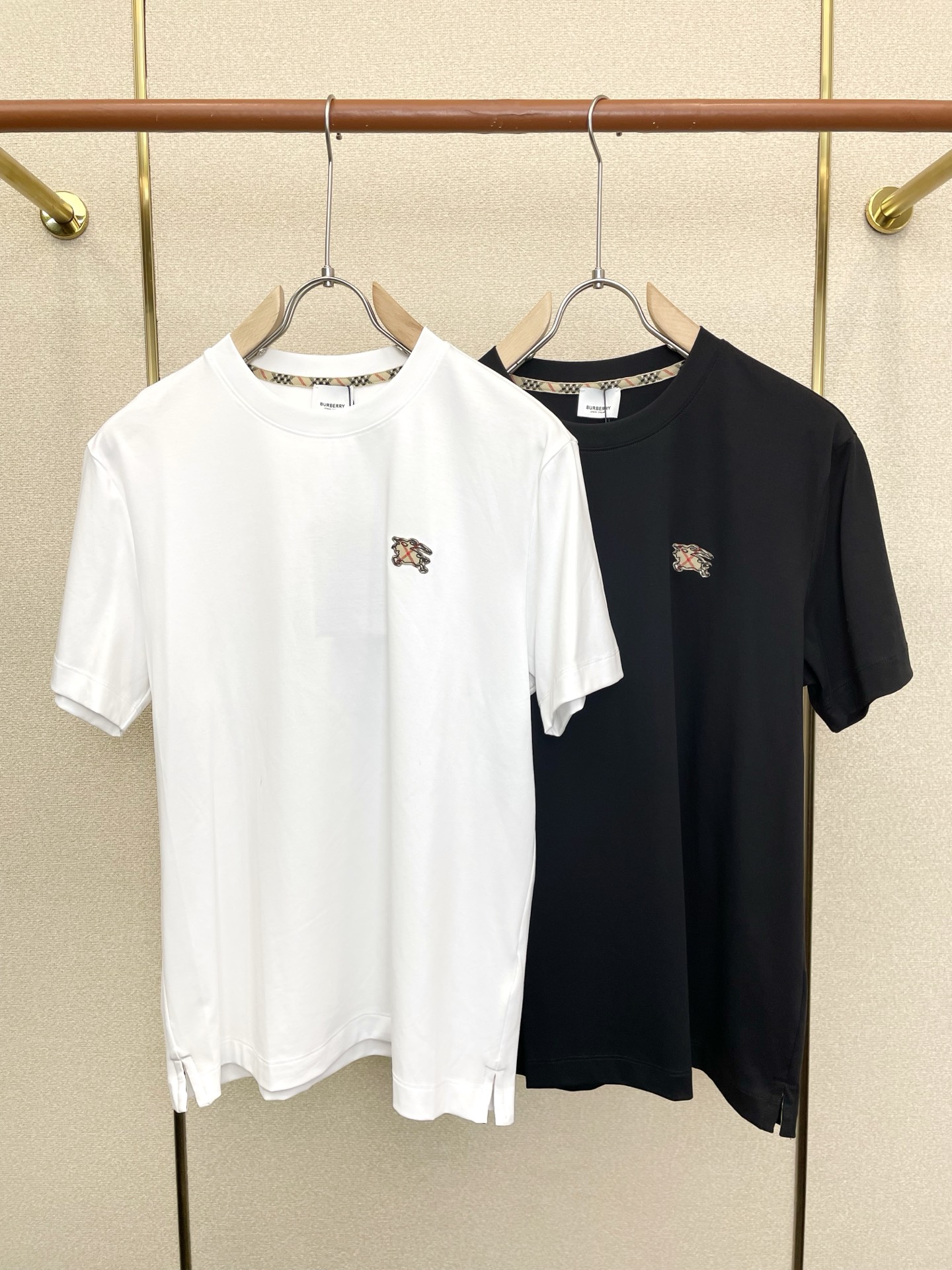 。Burberry巴宝莉💥砸锅卖铁都要上的新款新款原单男士休闲短袖 高端定制 高端版本 时尚百搭爆款⚠️