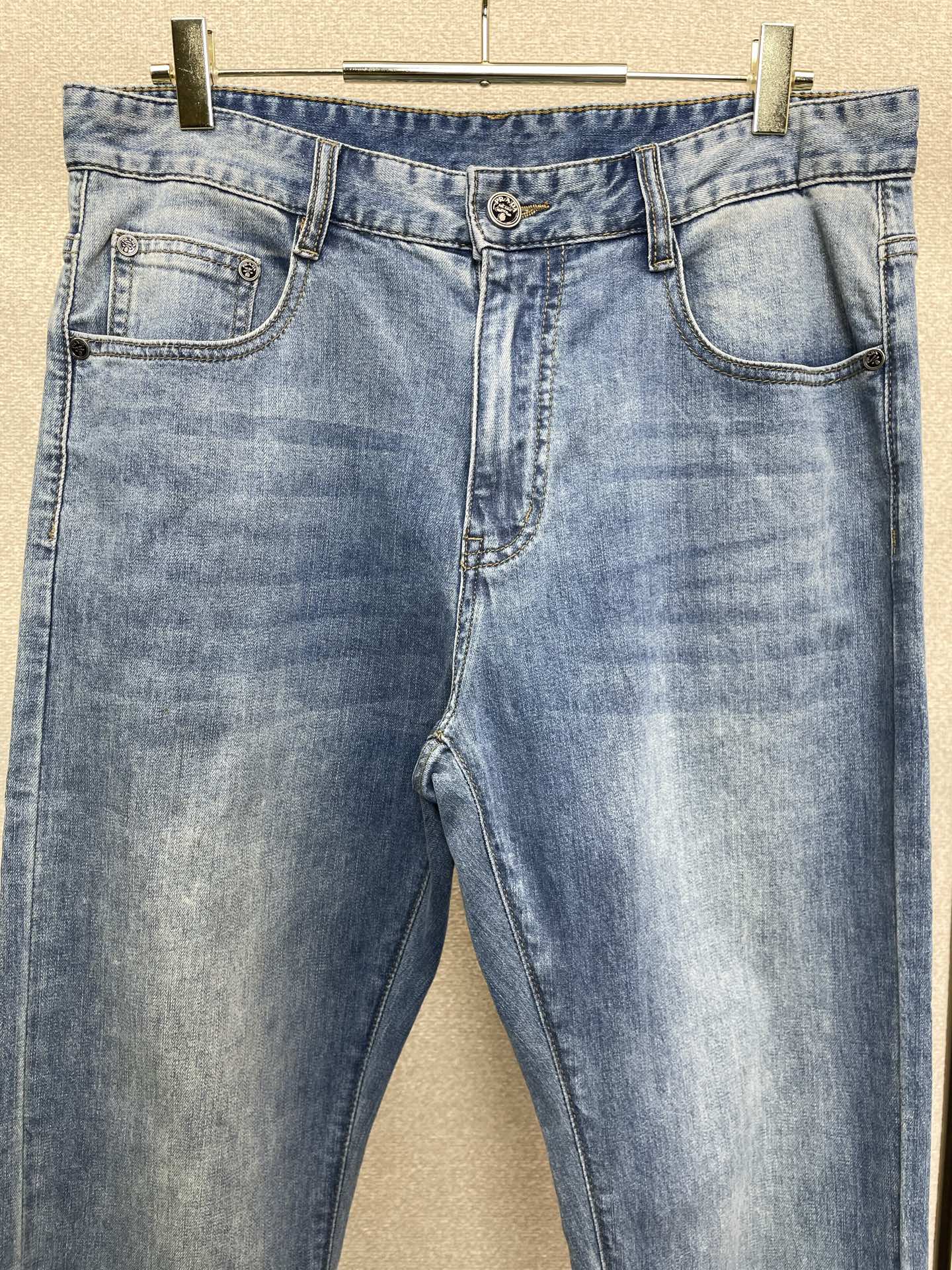 。Prada普拉达💥砸锅卖铁都要上的新款新款休闲牛仔裤👖高端版本 专柜定制面料 透气舒适度高，细节无可挑