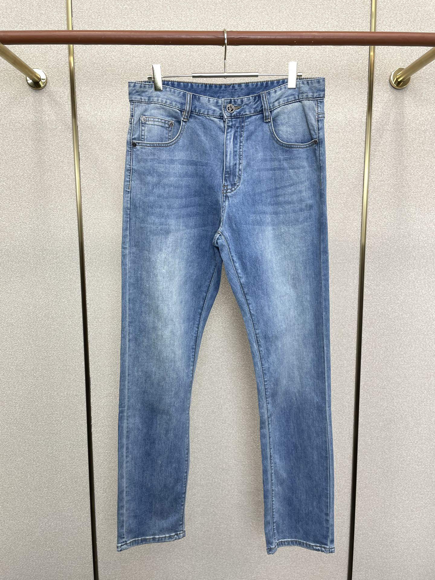 。Prada普拉达💥砸锅卖铁都要上的新款新款休闲牛仔裤👖高端版本 专柜定制面料 透气舒适度高，细节无可挑