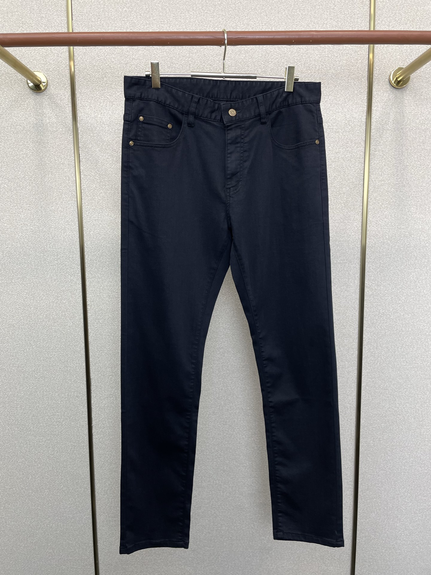 。Gucci古驰💥砸锅卖铁都要上的新款新款休闲牛仔裤👖高端版本 专柜定制面料 透气舒适度高，细节无可挑剔