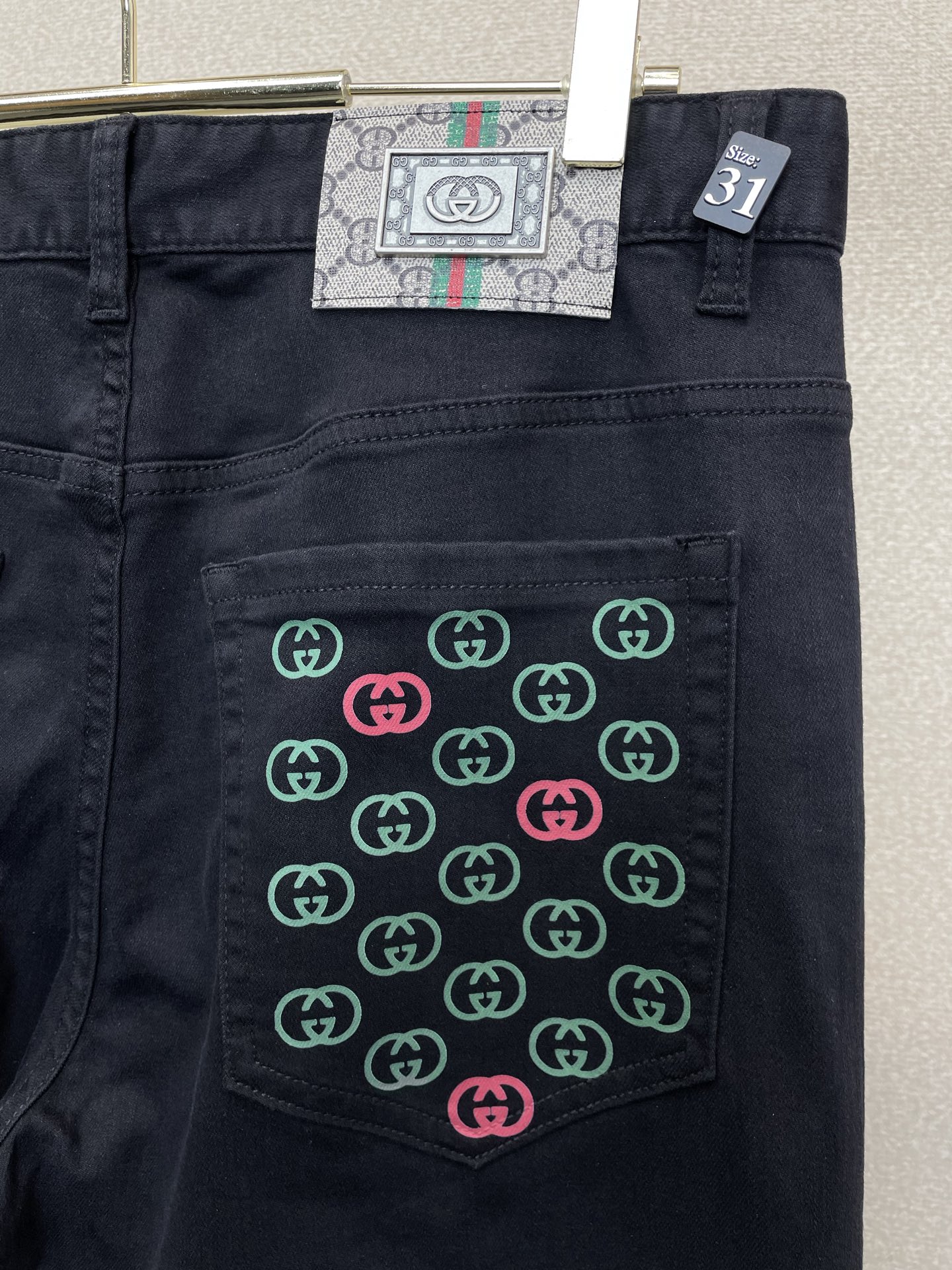 。Gucci古驰💥砸锅卖铁都要上的新款新款休闲牛仔裤👖高端版本 专柜定制面料 透气舒适度高，细节无可挑剔