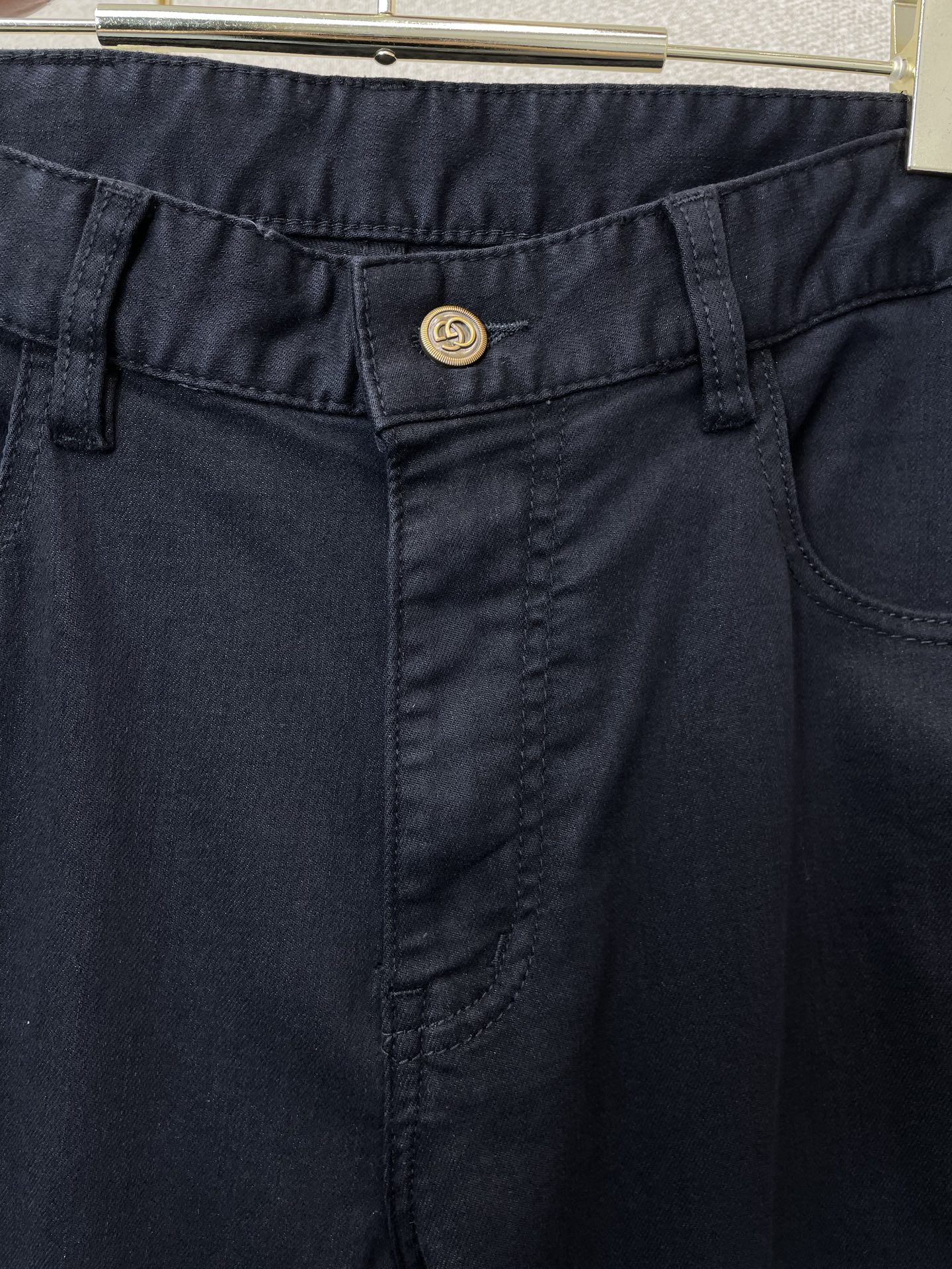 。Gucci古驰💥砸锅卖铁都要上的新款新款休闲牛仔裤👖高端版本 专柜定制面料 透气舒适度高，细节无可挑剔