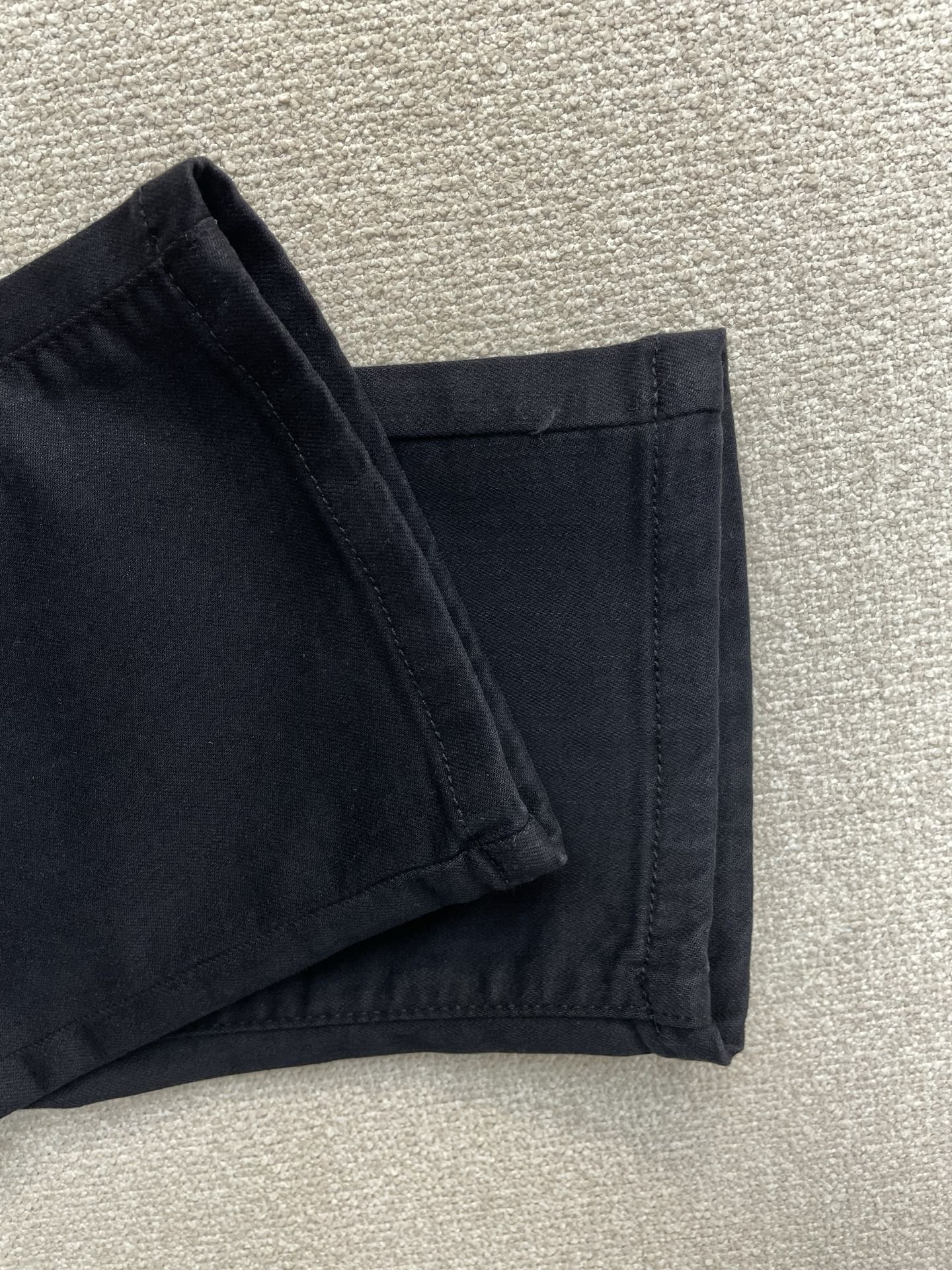 。Gucci古驰💥砸锅卖铁都要上的新款新款休闲牛仔裤👖高端版本 专柜定制面料 透气舒适度高，细节无可挑剔