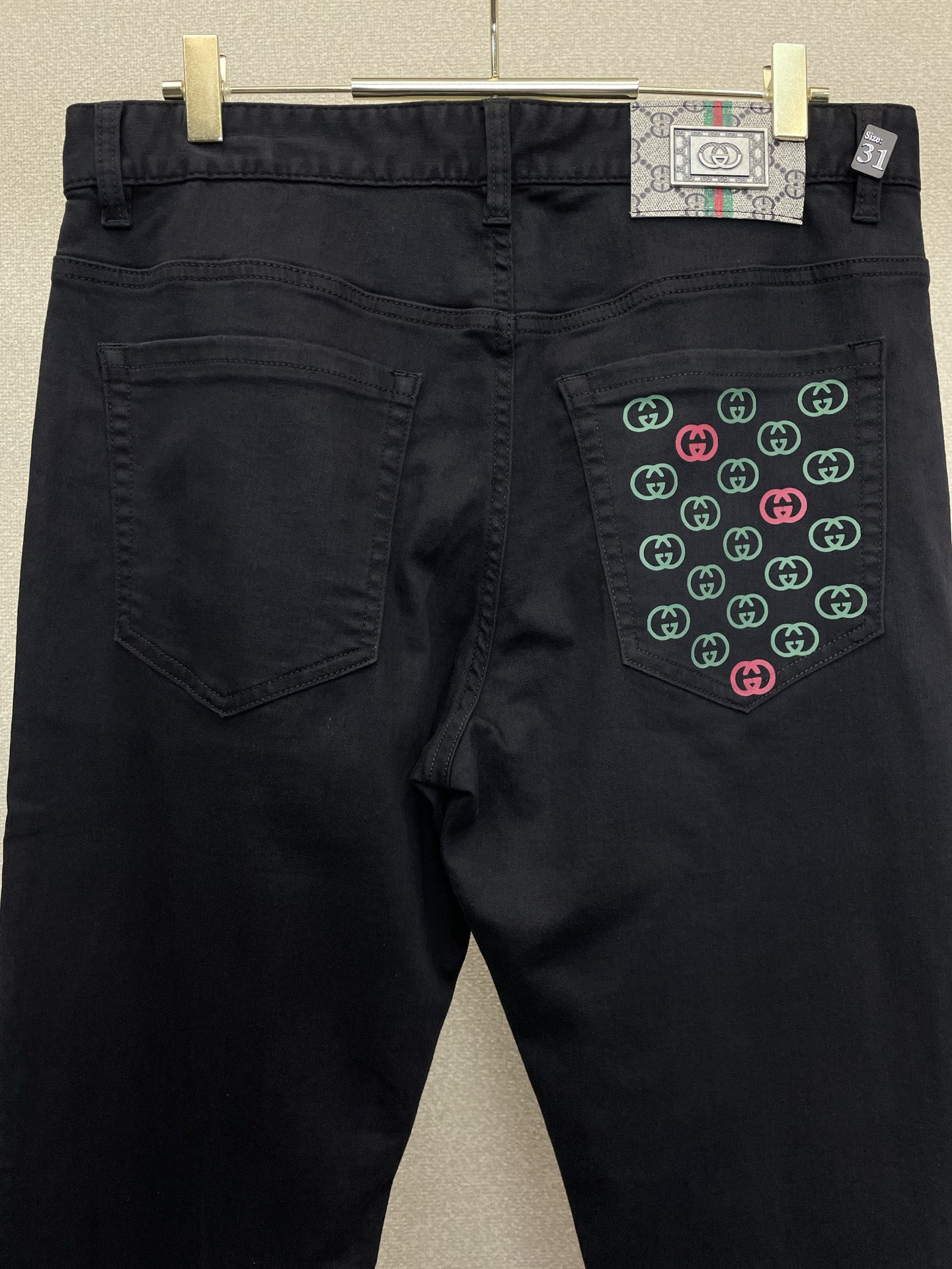 。Gucci古驰💥砸锅卖铁都要上的新款新款休闲牛仔裤👖高端版本 专柜定制面料 透气舒适度高，细节无可挑剔