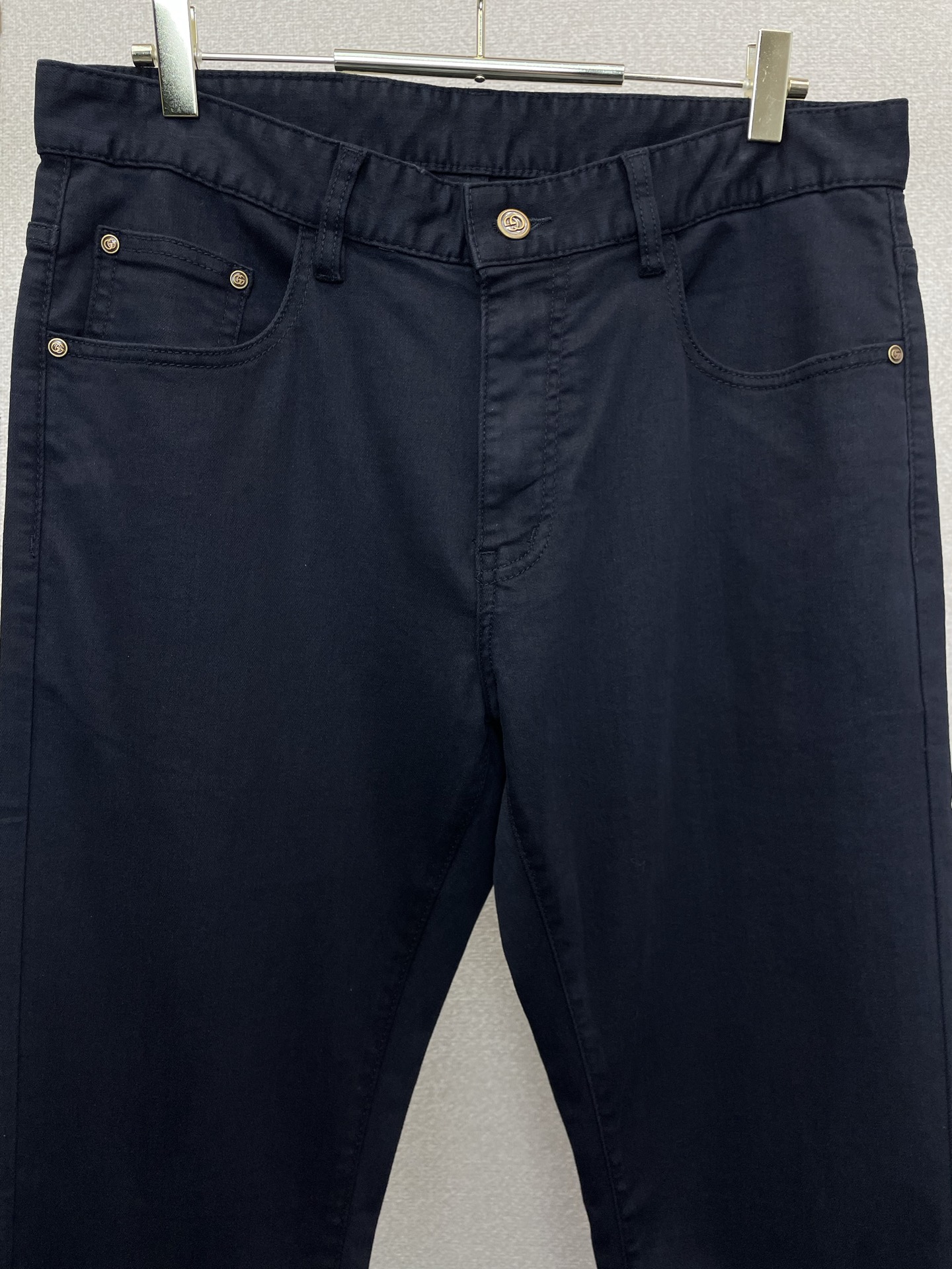 。Gucci古驰💥砸锅卖铁都要上的新款新款休闲牛仔裤👖高端版本 专柜定制面料 透气舒适度高，细节无可挑剔