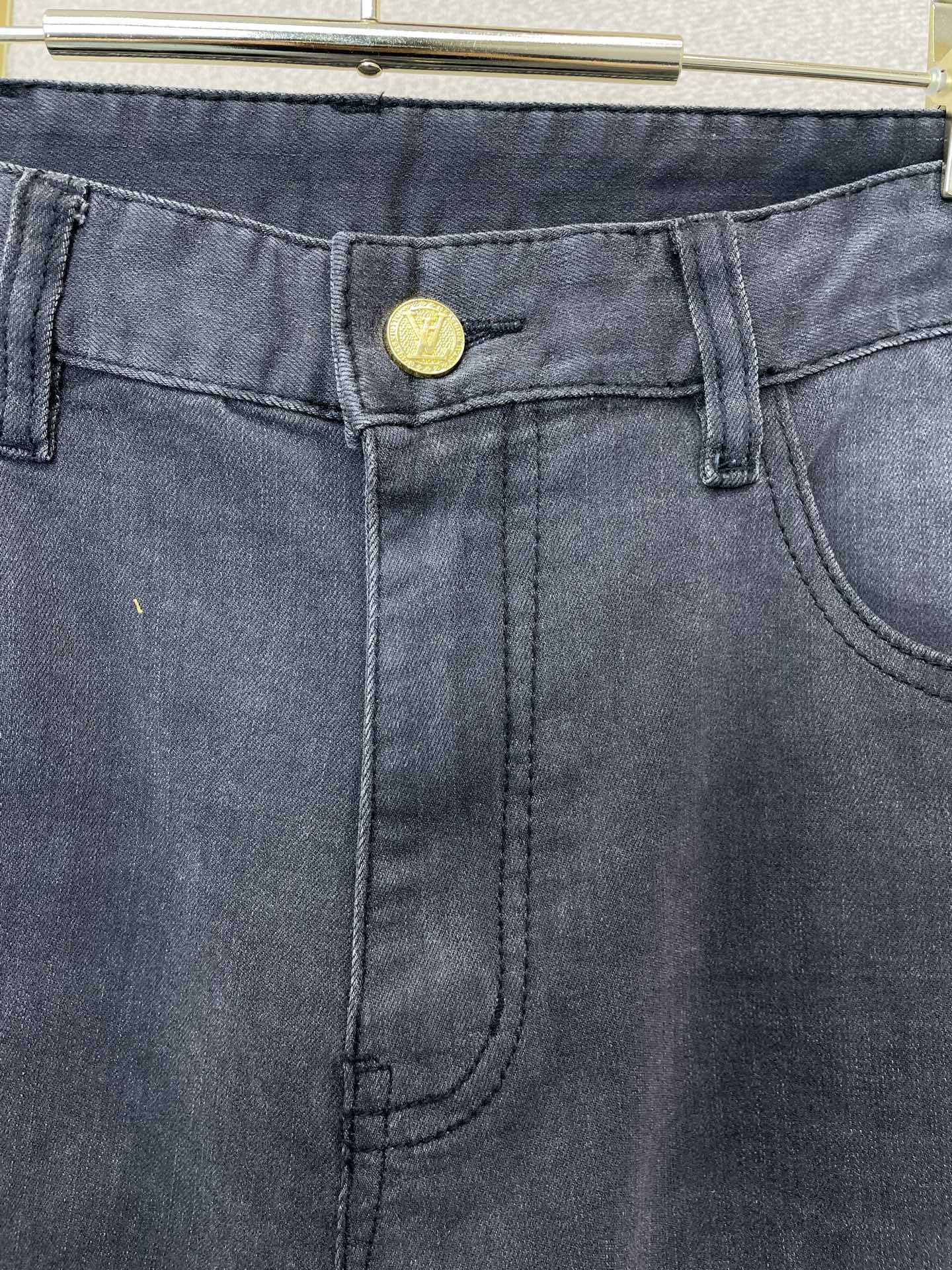 。Louis Vuitton路易威登💥独家专供新款休闲牛仔裤👖高端版本 专柜定制面料 透气舒适度高，细节
