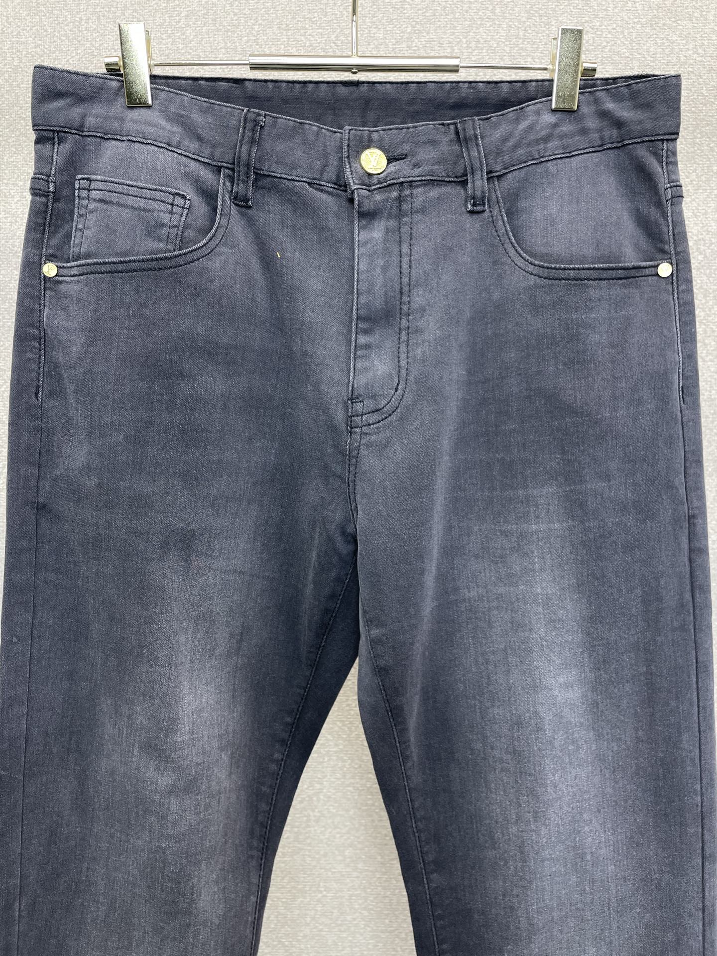 。Louis Vuitton路易威登💥独家专供新款休闲牛仔裤👖高端版本 专柜定制面料 透气舒适度高，细节