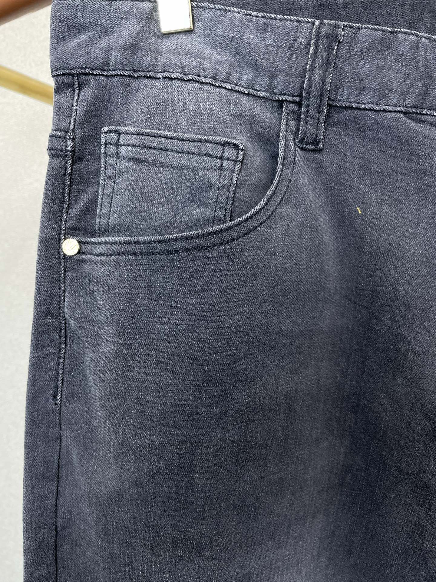 。Louis Vuitton路易威登💥独家专供新款休闲牛仔裤👖高端版本 专柜定制面料 透气舒适度高，细节
