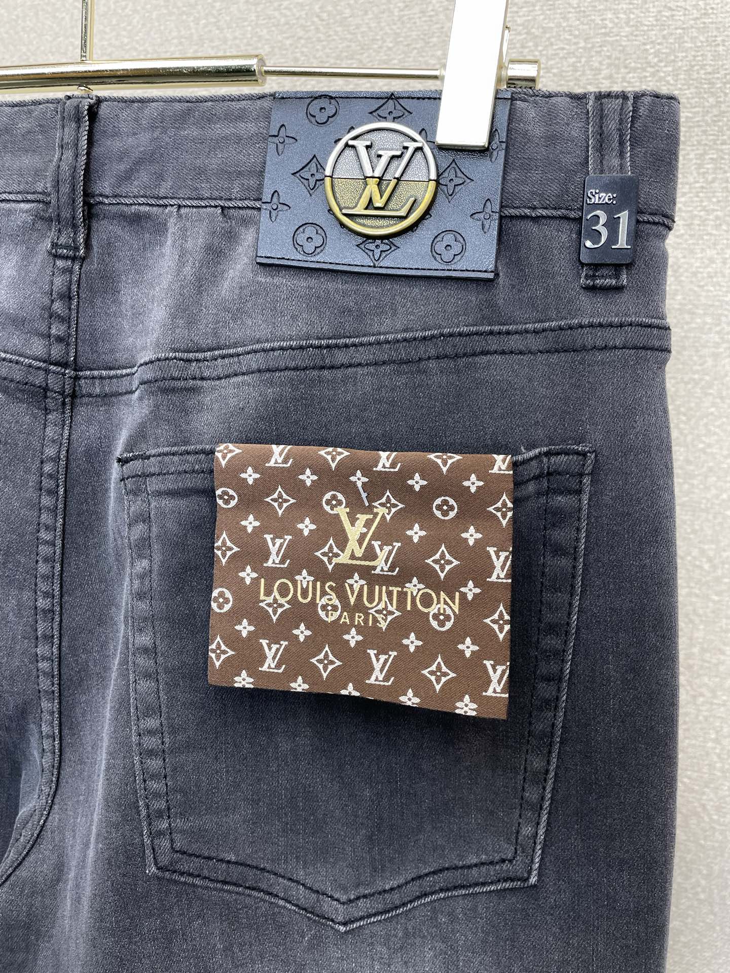 。Louis Vuitton路易威登💥独家专供新款休闲牛仔裤👖高端版本 专柜定制面料 透气舒适度高，细节