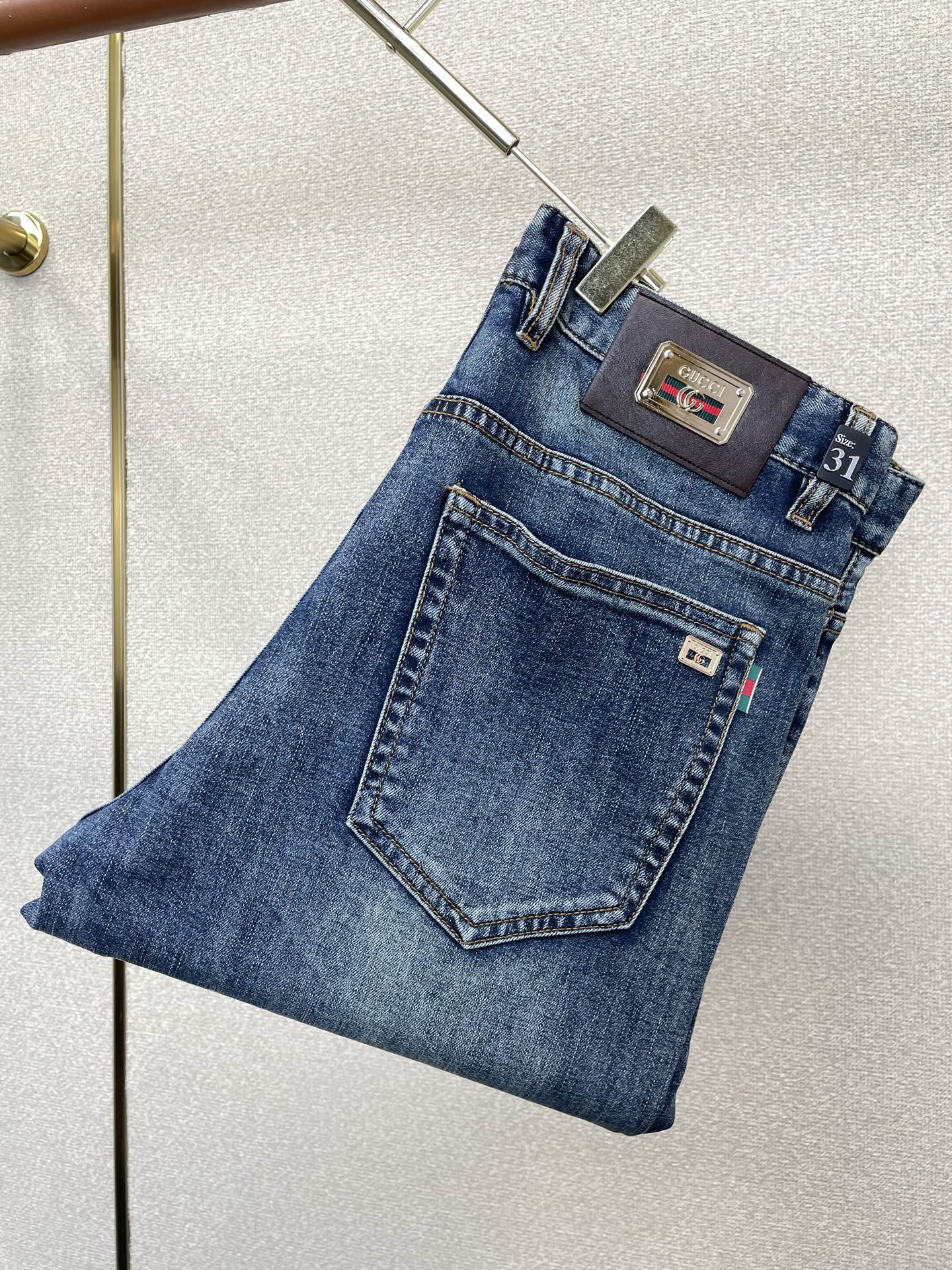。Gucci古驰💥独家专供新款休闲牛仔裤👖高端版本 专柜定制面料 透气舒适度高，细节无可挑剔，品牌元素设