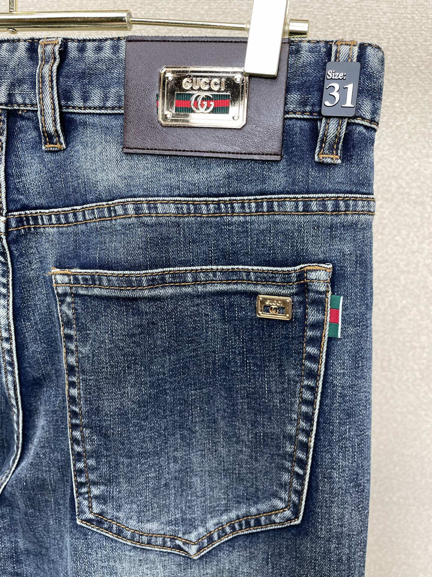 。Gucci古驰💥独家专供新款休闲牛仔裤👖高端版本 专柜定制面料 透气舒适度高，细节无可挑剔，品牌元素设