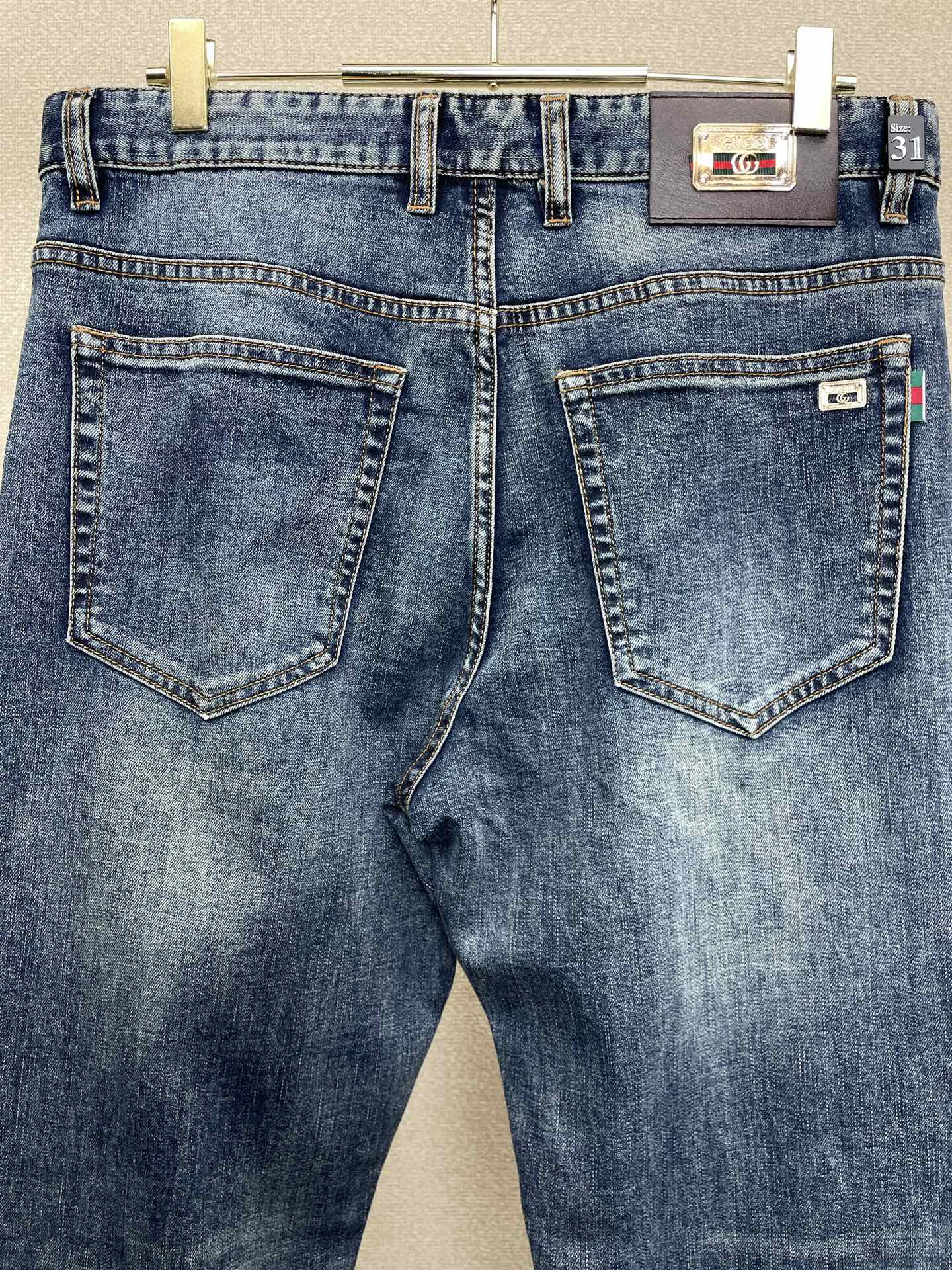 。Gucci古驰💥独家专供新款休闲牛仔裤👖高端版本 专柜定制面料 透气舒适度高，细节无可挑剔，品牌元素设