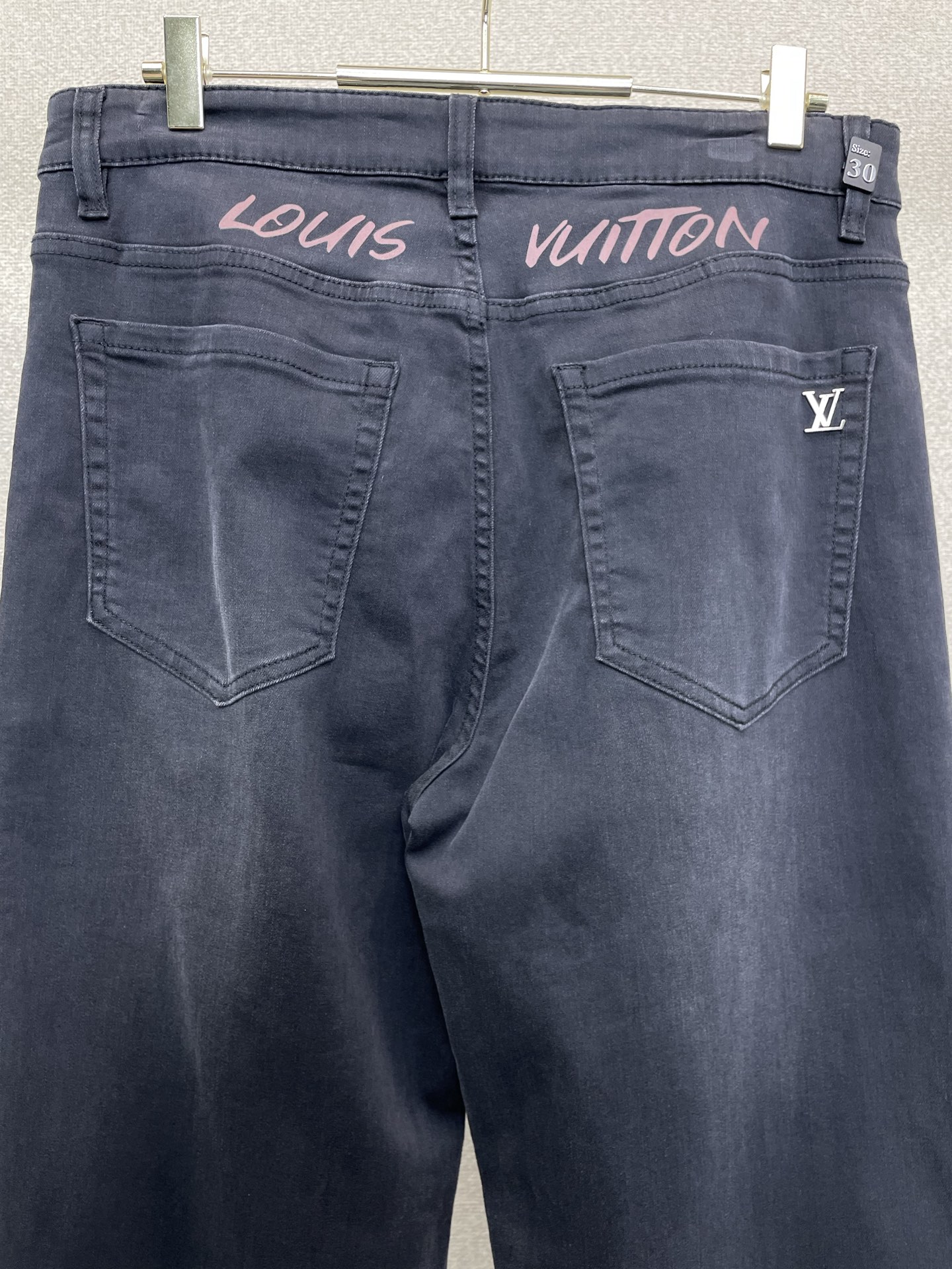 。Louis Vuitton路易威登💥独家专供新款休闲牛仔裤👖高端版本 专柜定制面料 透气舒适度高，细节