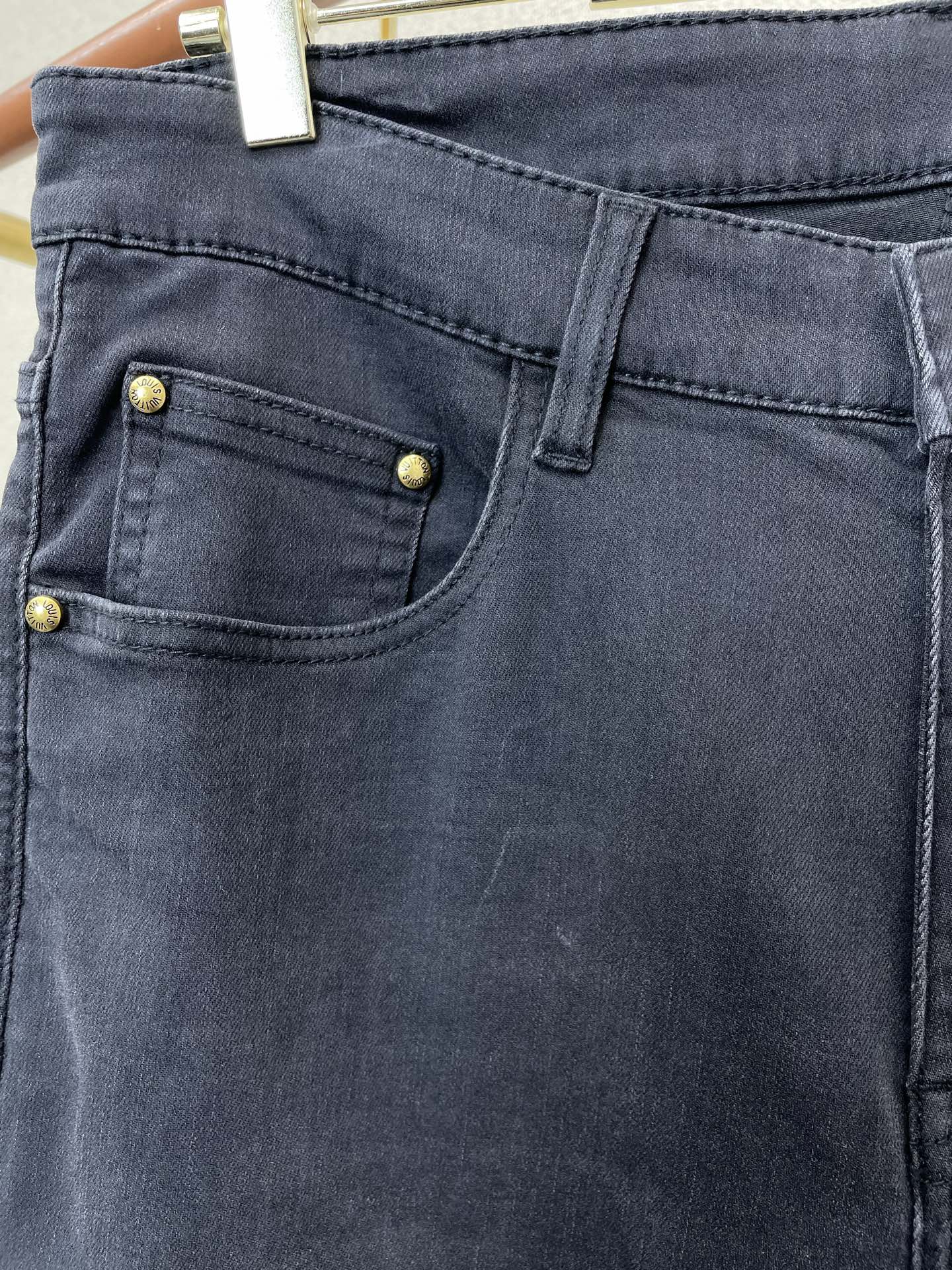 。Louis Vuitton路易威登💥独家专供新款休闲牛仔裤👖高端版本 专柜定制面料 透气舒适度高，细节