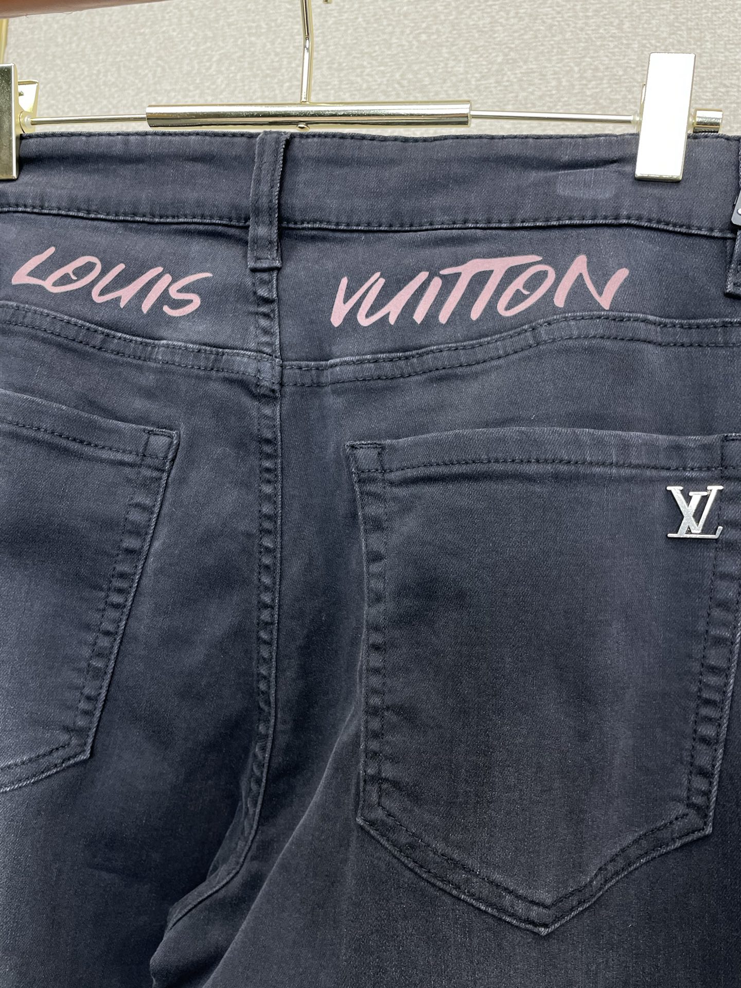 。Louis Vuitton路易威登💥独家专供新款休闲牛仔裤👖高端版本 专柜定制面料 透气舒适度高，细节