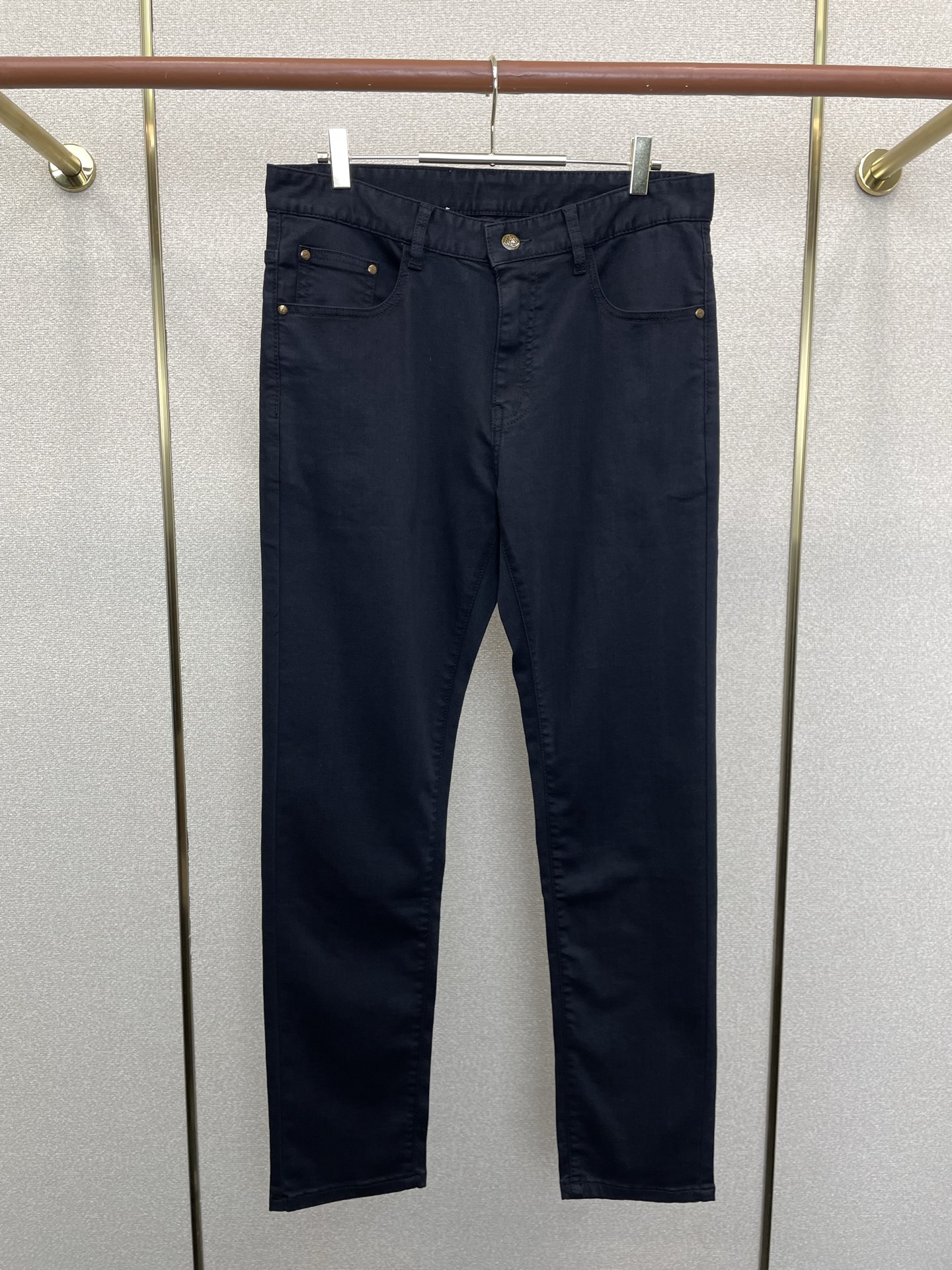 。LOEWE罗意威💥独家专供新款休闲牛仔裤👖高端版本 专柜定制面料 透气舒适度高，细节无可挑剔，品牌元素