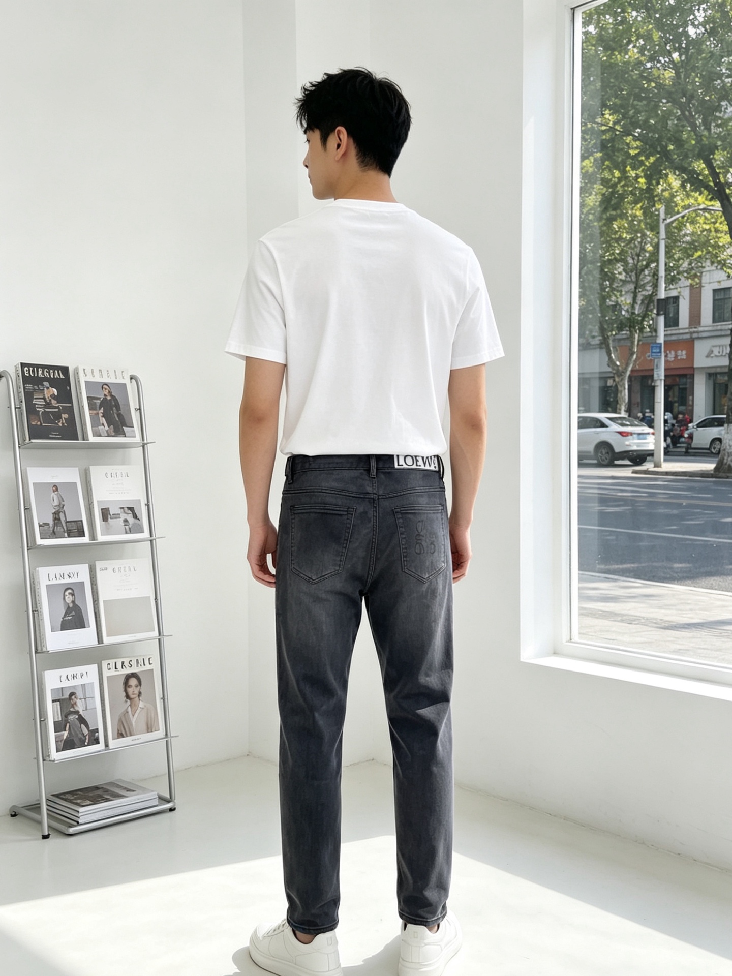 。Loewe罗意威💥独家专供新款休闲牛仔裤👖高端版本 专柜定制面料 透气舒适度高，细节无可挑剔，品牌元素