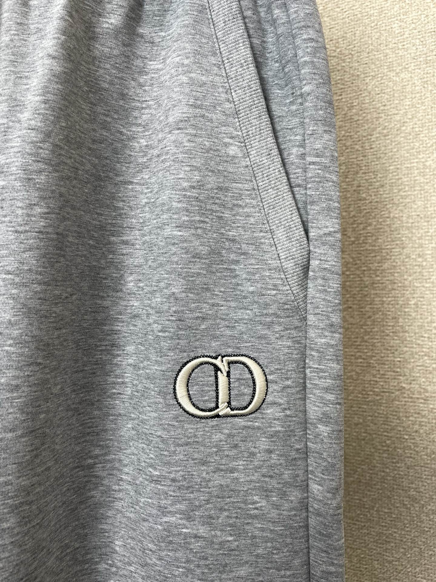 。Dior迪奥💥独家专供新款 休闲裤 高端版本！专柜定制面料 透气舒适度高，细节无可挑剔，品牌元素设计理