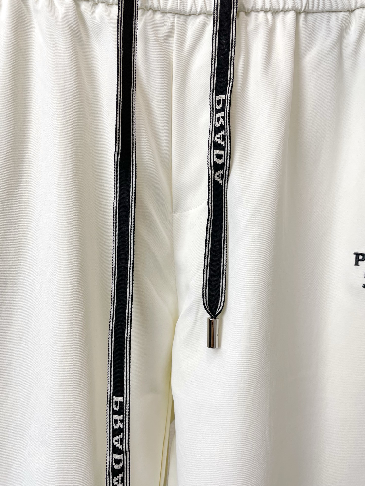 。Prada普拉达💥独家专供新款 休闲裤 高端版本！专柜定制面料 透气舒适度高，细节无可挑剔，品牌元素设