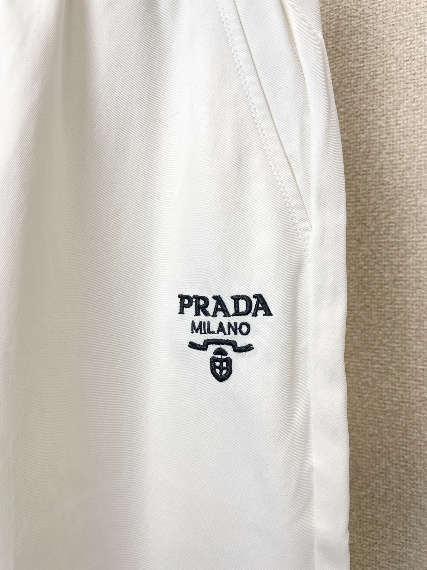 。Prada普拉达💥独家专供新款 休闲裤 高端版本！专柜定制面料 透气舒适度高，细节无可挑剔，品牌元素设