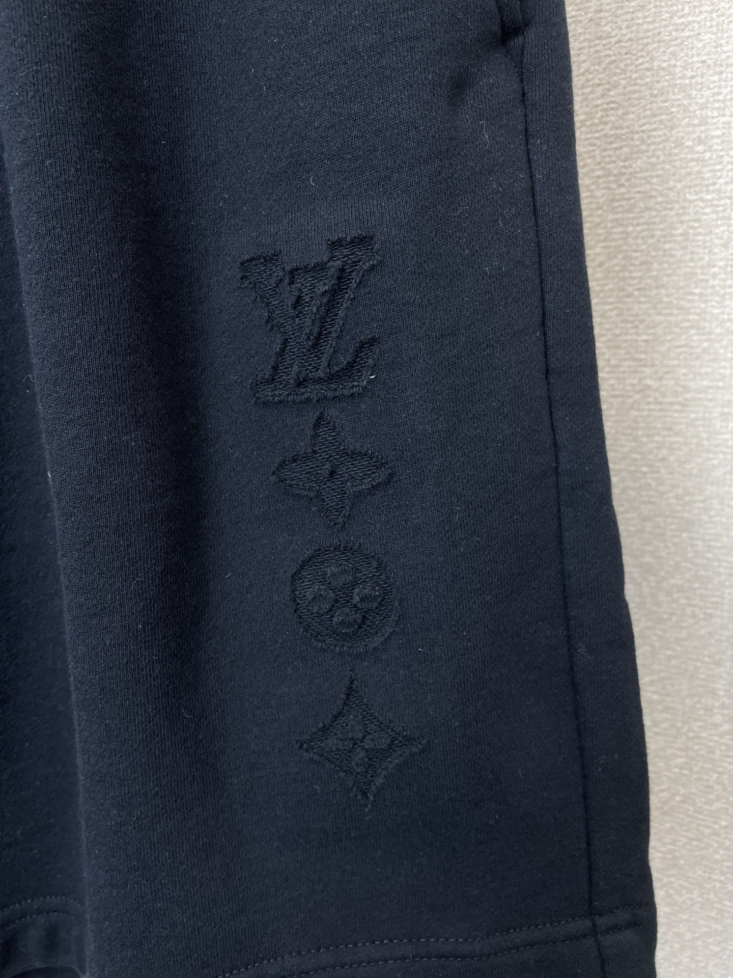 。Louis Vuitton路易威登💥独家专供新款 休闲短裤🩳高端版本！专柜定制面料 透气舒适度高，细节