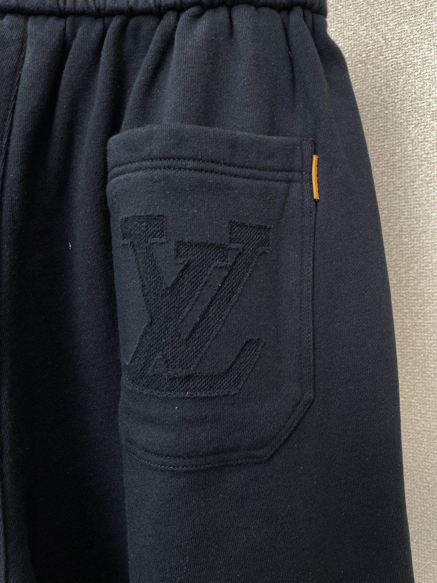 。Louis Vuitton路易威登💥独家专供新款 休闲短裤🩳高端版本！专柜定制面料 透气舒适度高，细节