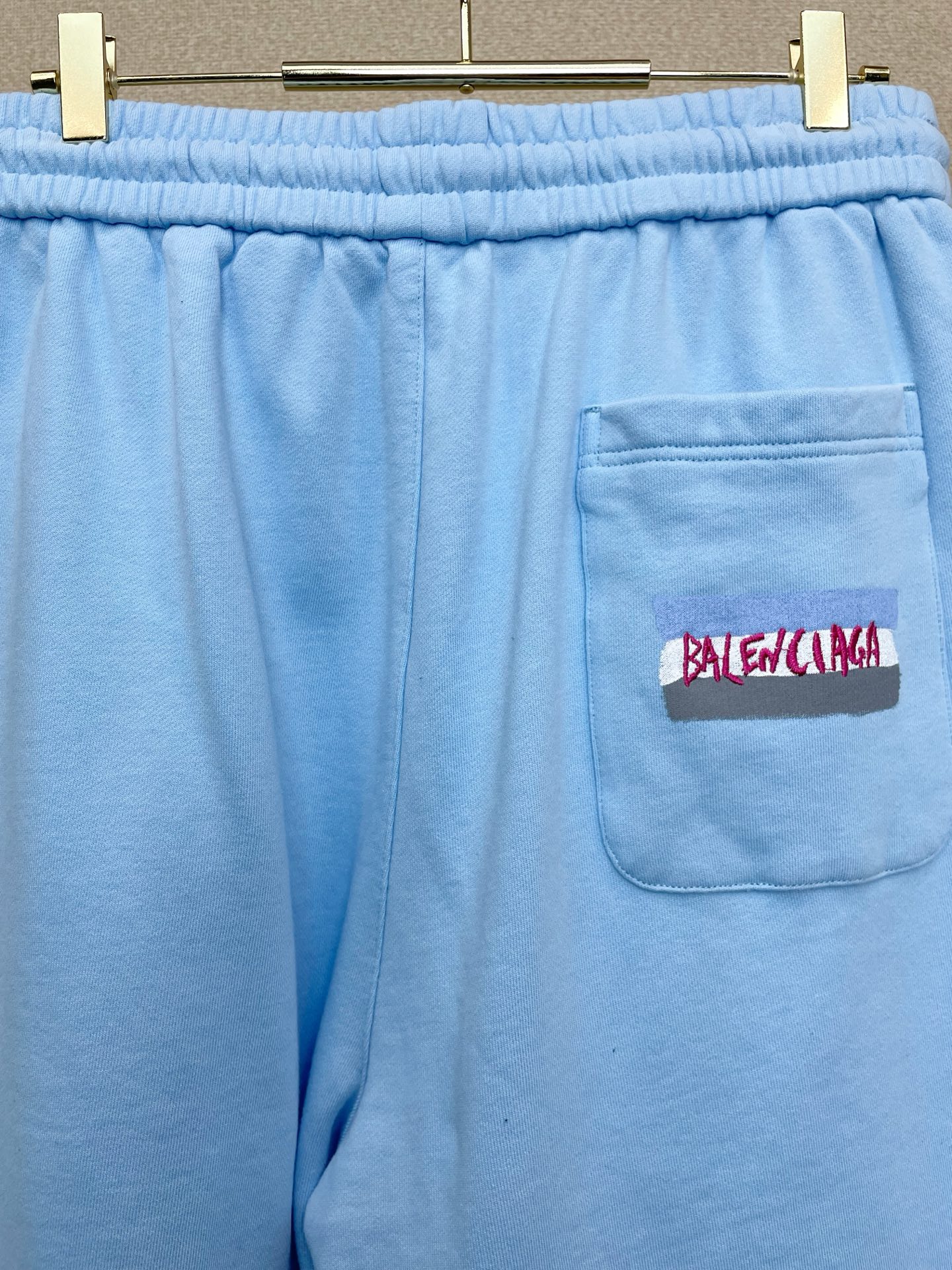 。Balenciaga巴黎世家💥独家专供新款 休闲短裤🩳高端版本！专柜定制面料 透气舒适度高，细节无可挑