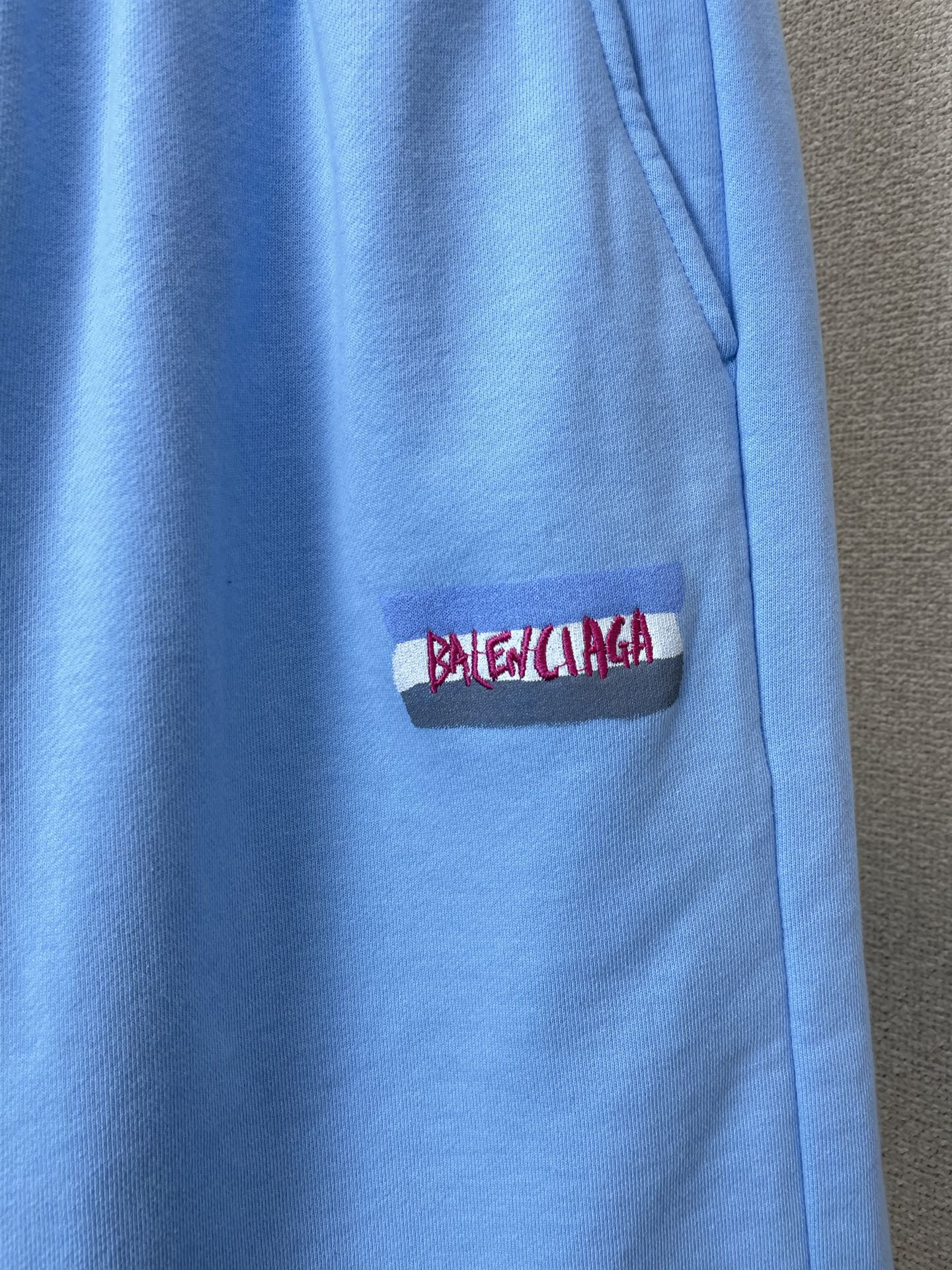 。Balenciaga巴黎世家💥独家专供新款 休闲短裤🩳高端版本！专柜定制面料 透气舒适度高，细节无可挑