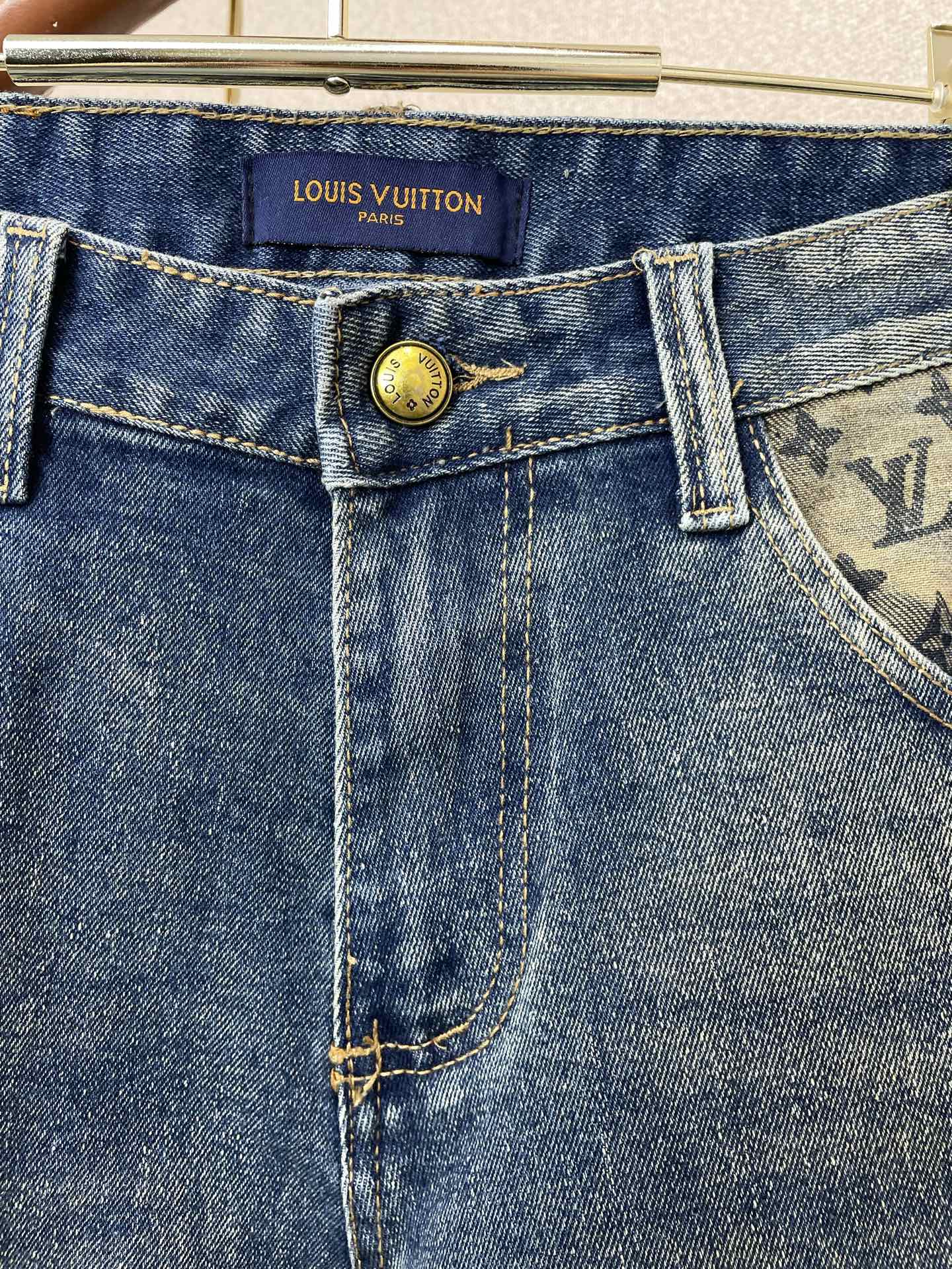 。Louis Vuitton路易威登💥独家专供新款休闲牛仔短裤🩳 高端版本！专柜定制面料 透气舒适度高，