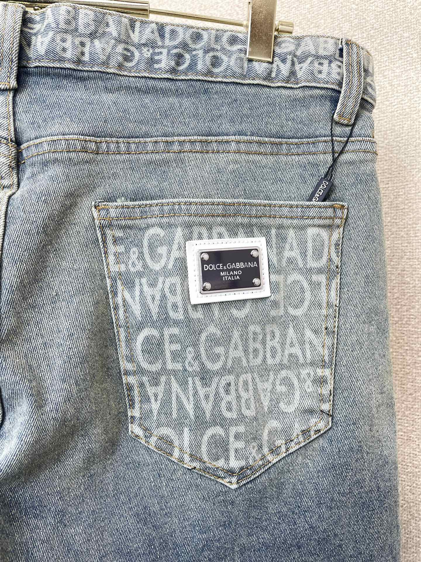 。Dolce&Gabbana杜嘉班纳💥独家专供新款休闲牛仔短裤🩳 高端版本！专柜定制面料 透气舒适度高，