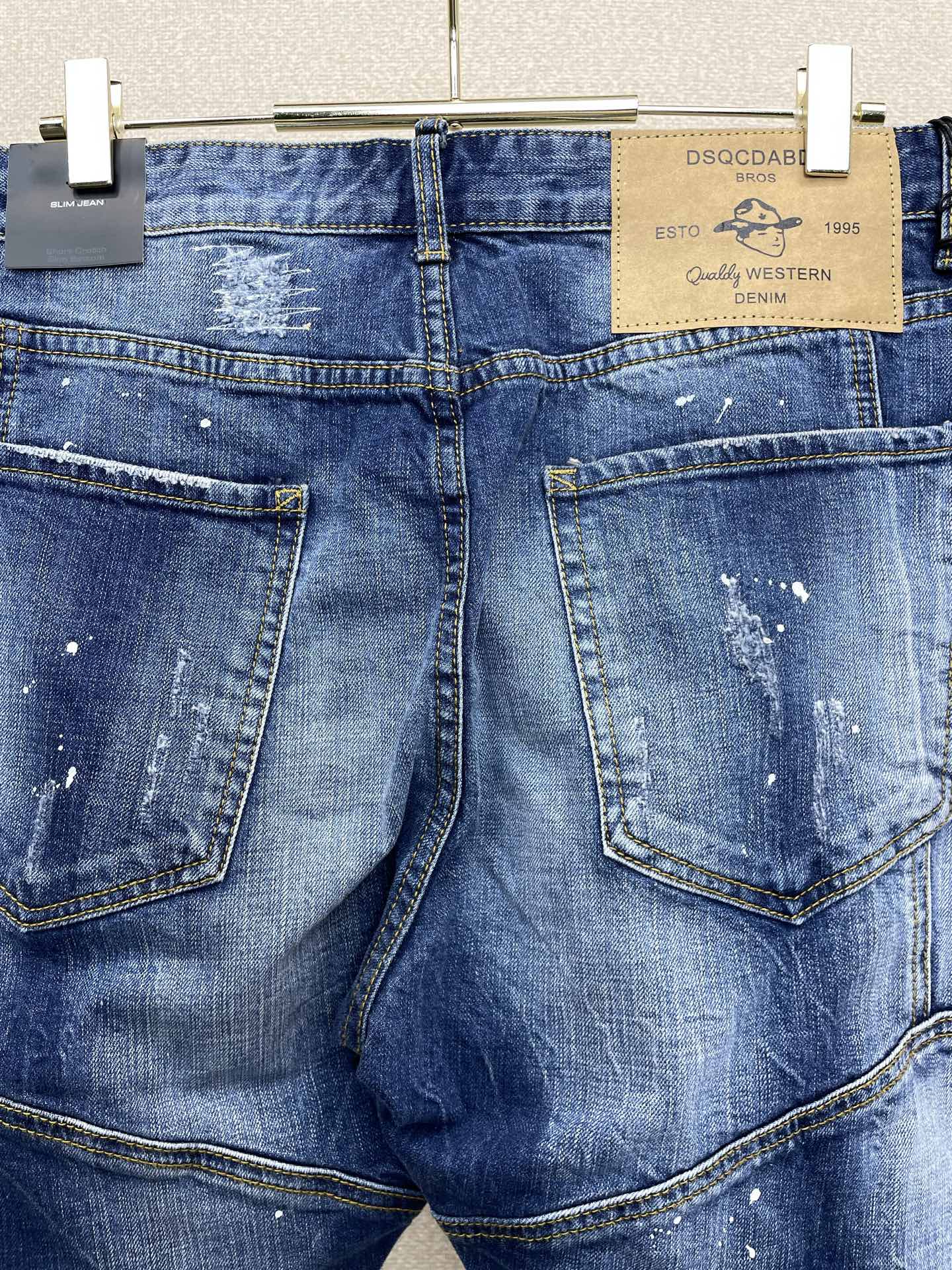 。DSQUARED2第二次方💥独家专供新款休闲牛仔短裤🩳 高端版本！专柜定制面料 透气舒适度高，细节无可