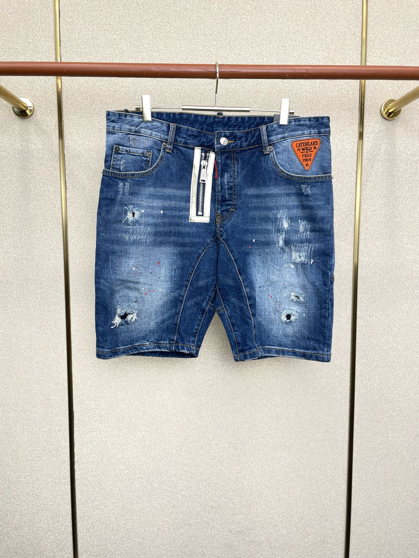 。DSQUARED2第二次方💥独家专供新款休闲牛仔短裤🩳 高端版本！专柜定制面料 透气舒适度高，细节无可