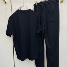/套。Loro Piana-Loro Piana诺悠翩雅💥独家专供新款专柜同款套装,透气舒适休闲!高级感 /套。Loro Piana-Loro Piana诺悠翩雅💥独家专供新款专柜同款套装,透气舒适休闲!高级感