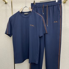 /套。Loro Piana-Loro Piana诺悠翩雅💥独家专供新款专柜同款套装,透气舒适休闲!高级感 /套。Loro Piana-Loro Piana诺悠翩雅💥独家专供新款专柜同款套装,透气舒适休闲!高级感