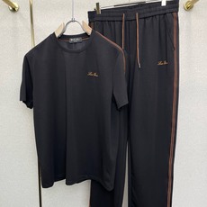 /套。Loro Piana-Loro Piana诺悠翩雅💥独家专供新款专柜同款套装,透气舒适休闲!高级感 /套。Loro Piana-Loro Piana诺悠翩雅💥独家专供新款专柜同款套装,透气舒适休闲!高级感