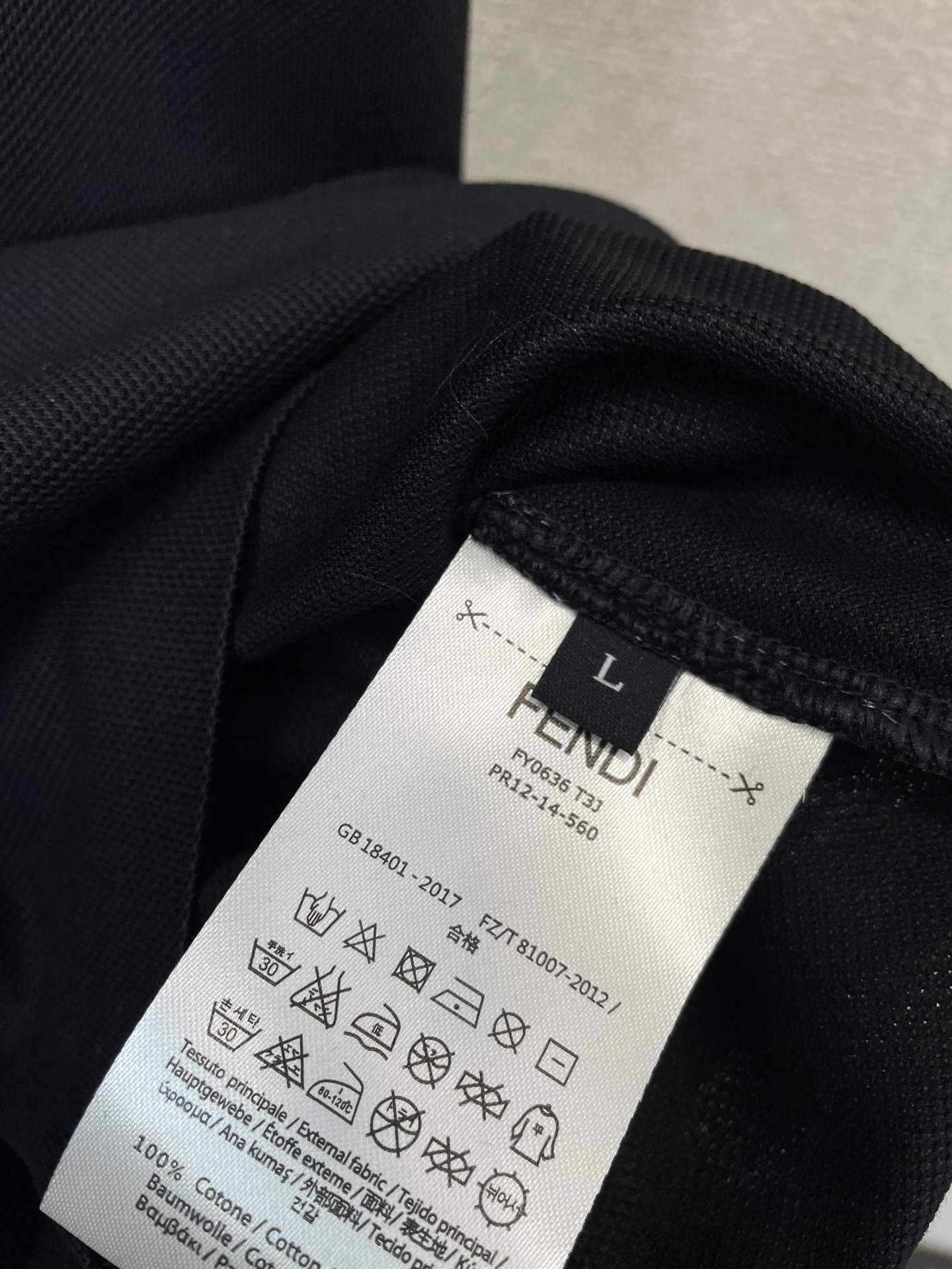 。FENDI芬迪💥独家专供新款原单男士休闲短袖 高端定制 高端版本 时尚百搭爆款⚠️⚠️✨✨进口面料 手
