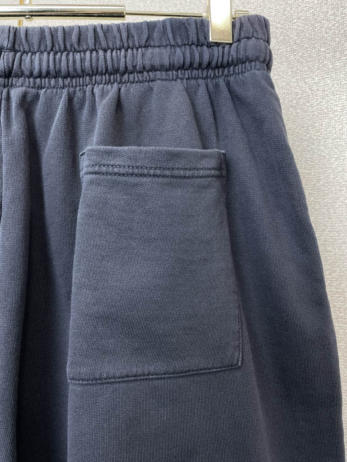 。Balenciaga巴黎世家💥独家专供新款休闲短裤🩳 高端版本！专柜定制面料 透气舒适度高，细节无可挑
