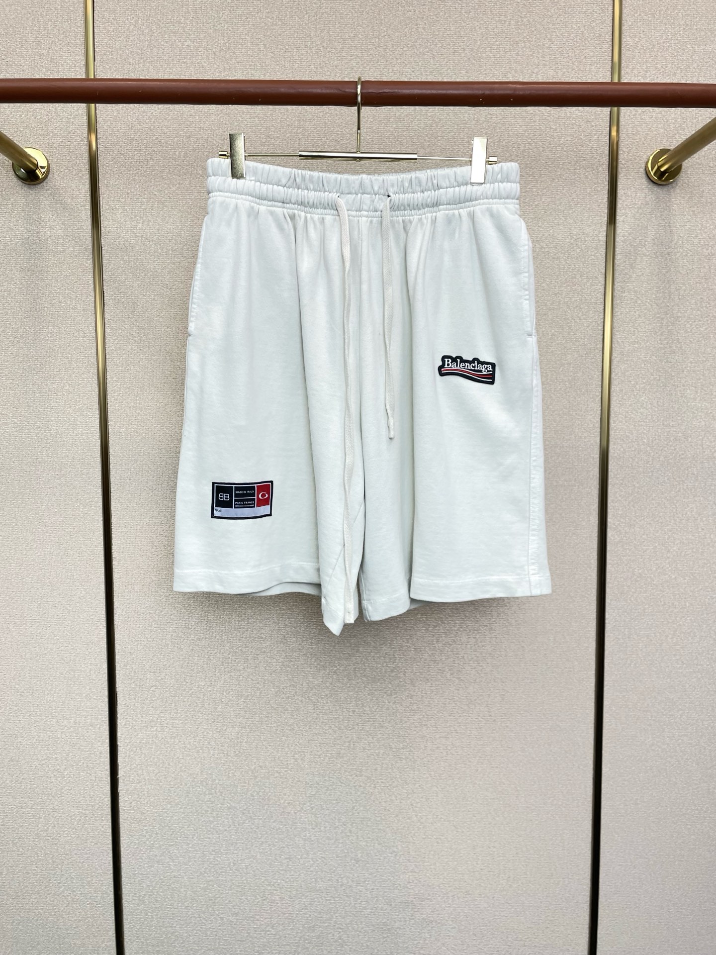 。Balenciaga巴黎世家💥独家专供新款休闲短裤🩳 高端版本！专柜定制面料 透气舒适度高，细节无可挑