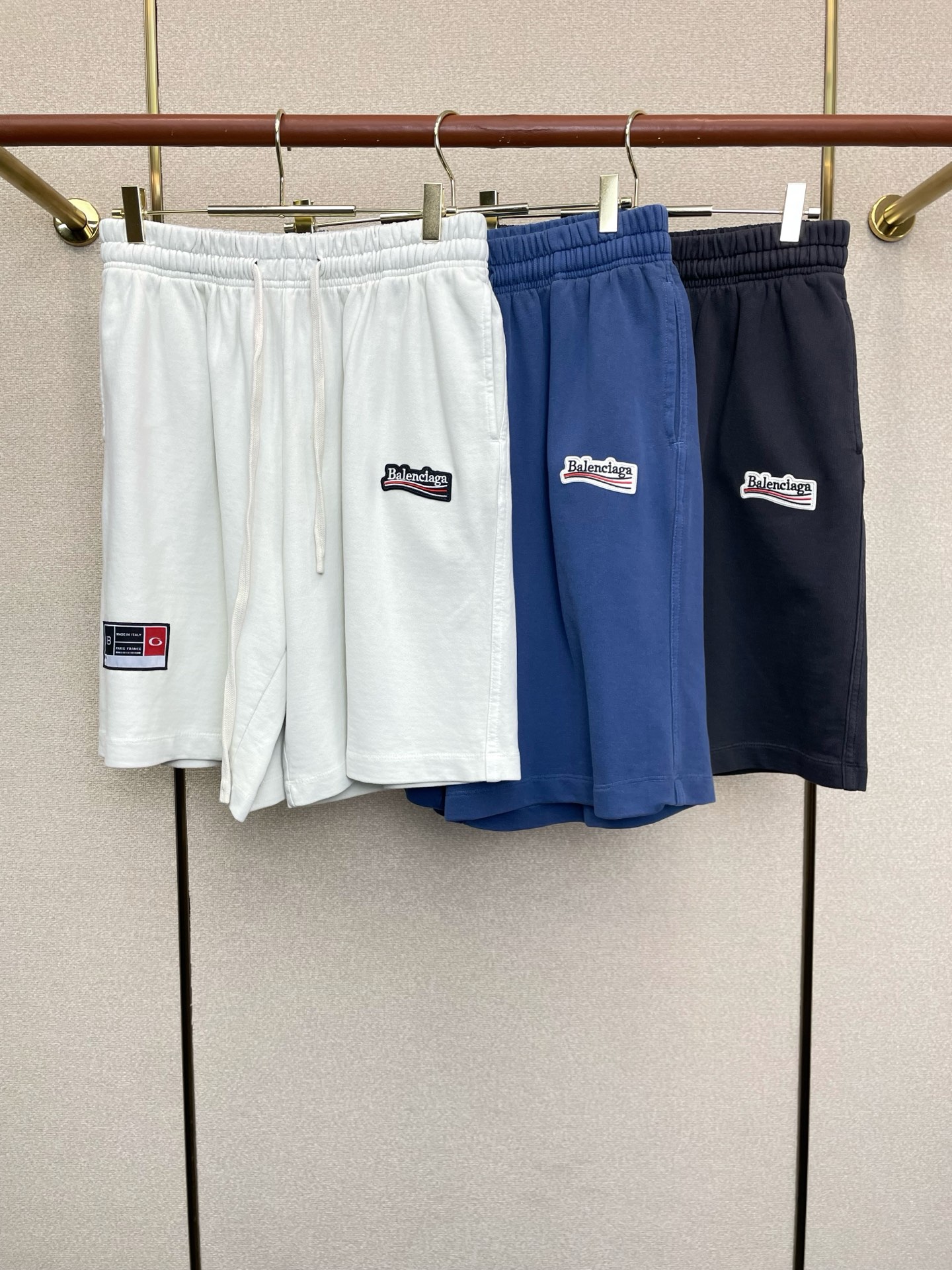 。Balenciaga巴黎世家💥独家专供新款休闲短裤🩳 高端版本！专柜定制面料 透气舒适度高，细节无可挑